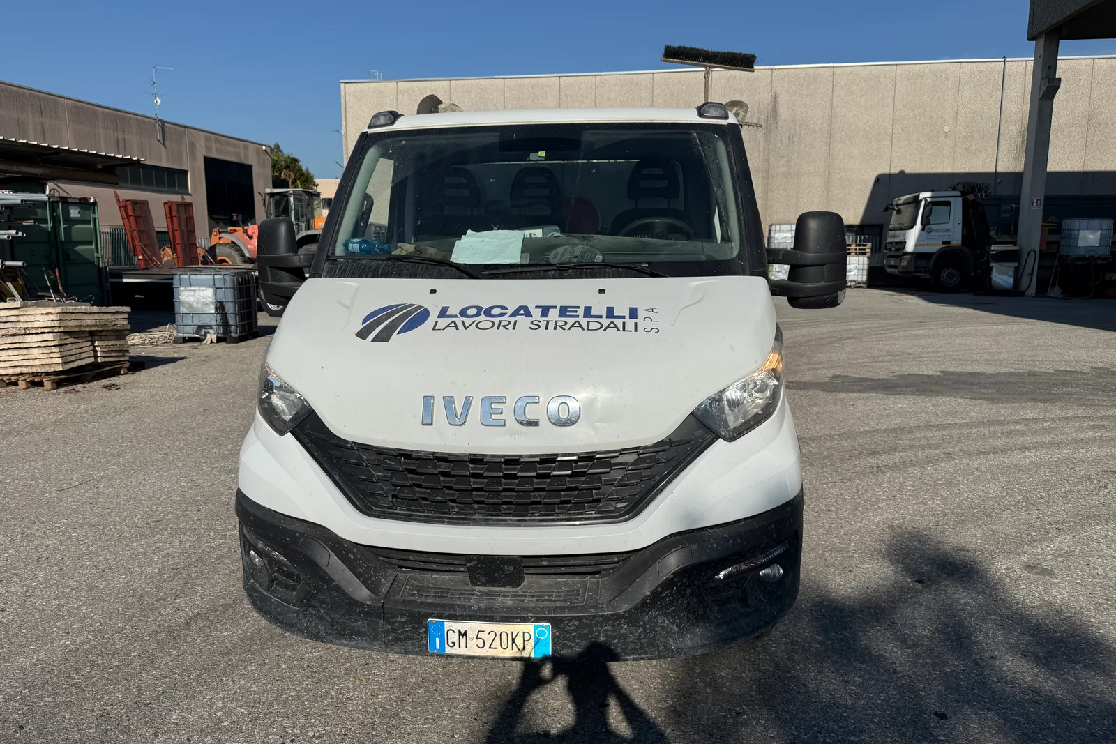 Autocarro ribaltabile Iveco Daily (35C16) targato GM520KP