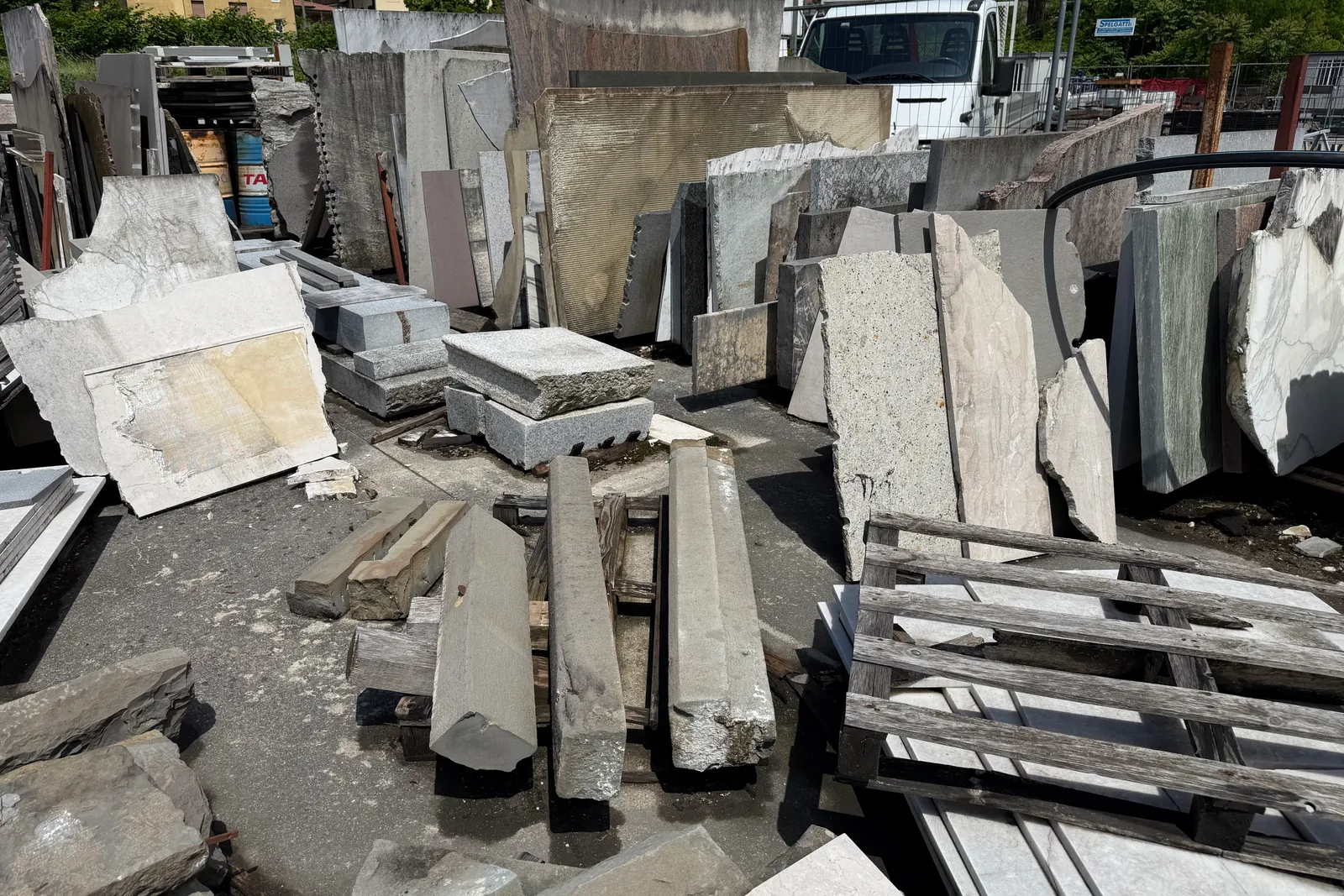 Rimanenze, strutture semifisse e macerie (ID 100, 101, 102, 103, 104)
