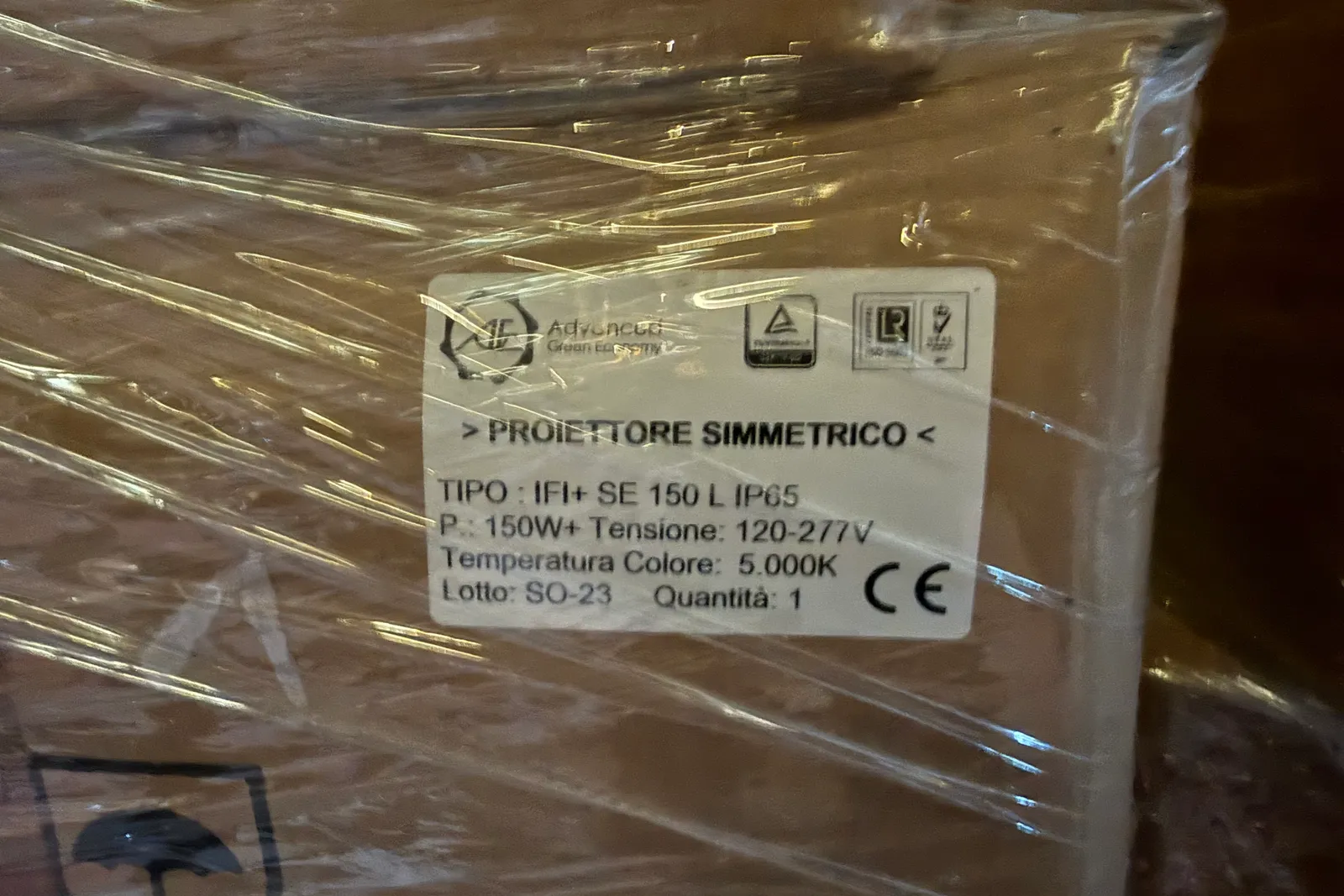Magazzino lampade ad induzione magnetica, supporti e rimanenze