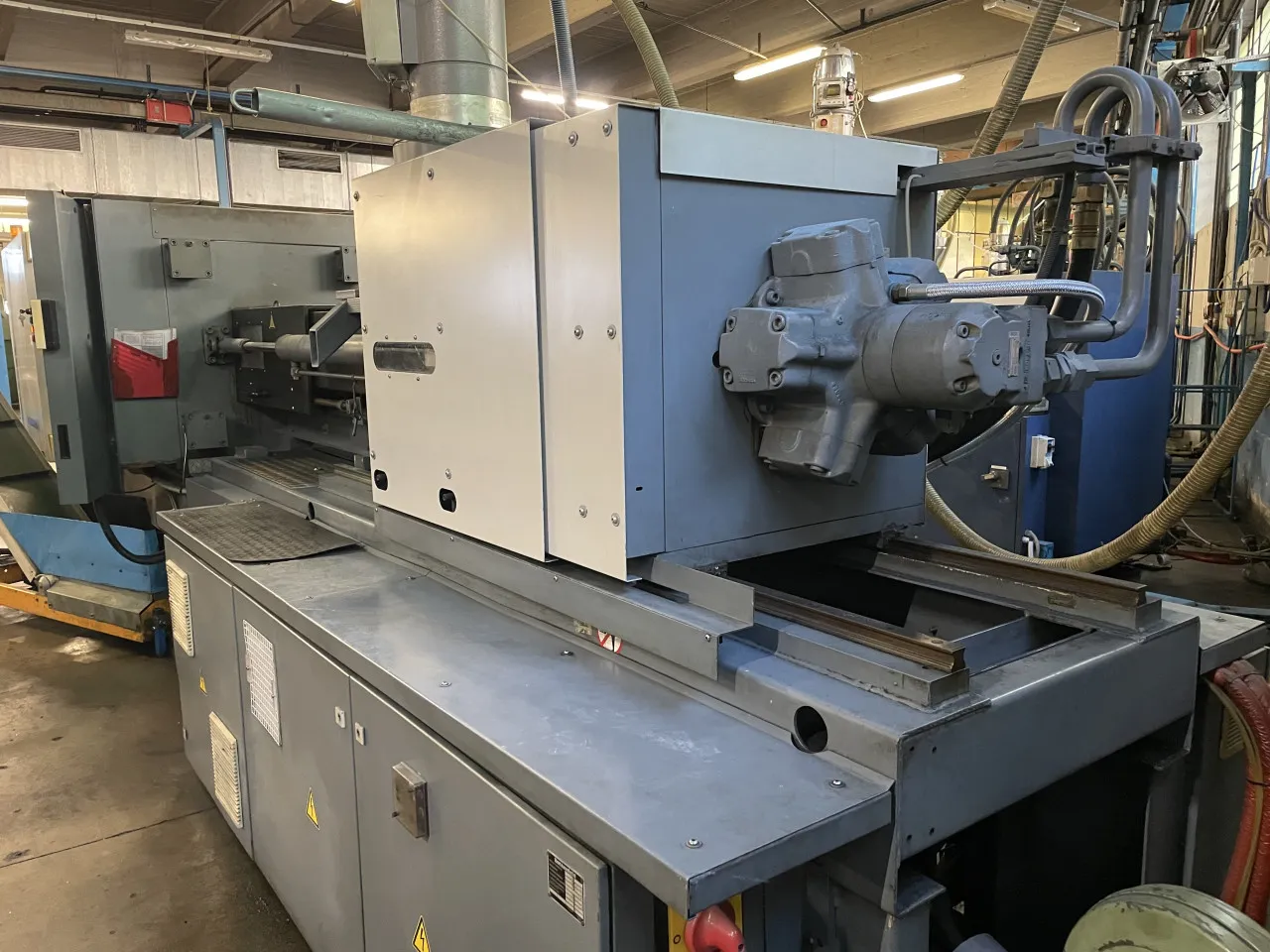 Pressa oleodinamica per stampaggio plastica Battenfeld BK – T 2700/1900