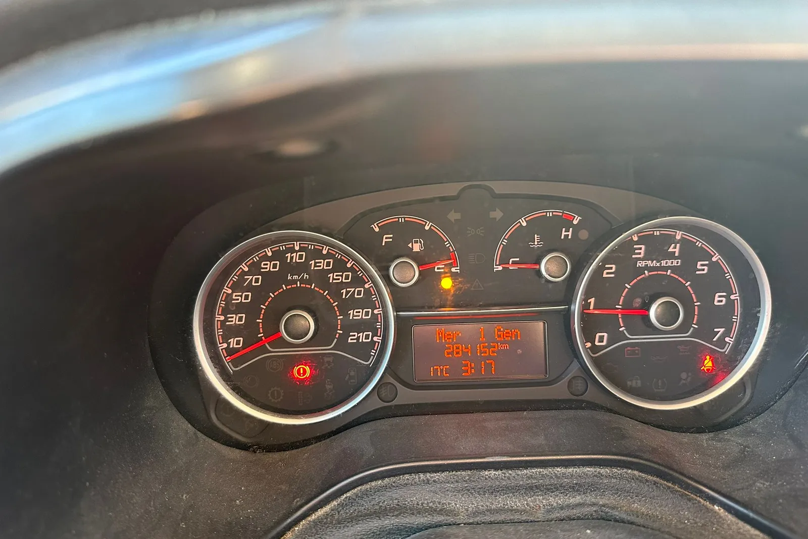 Autocarro Fiat Doblò targato EZ670LE