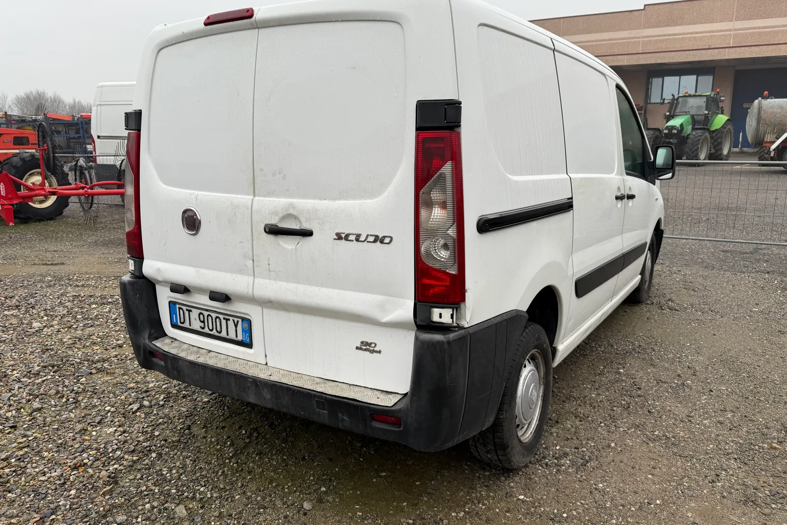 Furgone Fiat Scudo targato DT900TY
