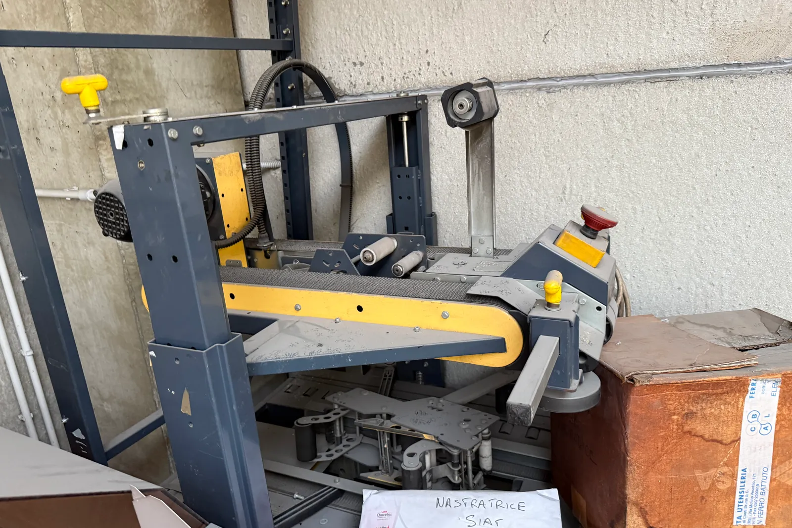 Mezzi di sollevamento, macchinari e attrezzature