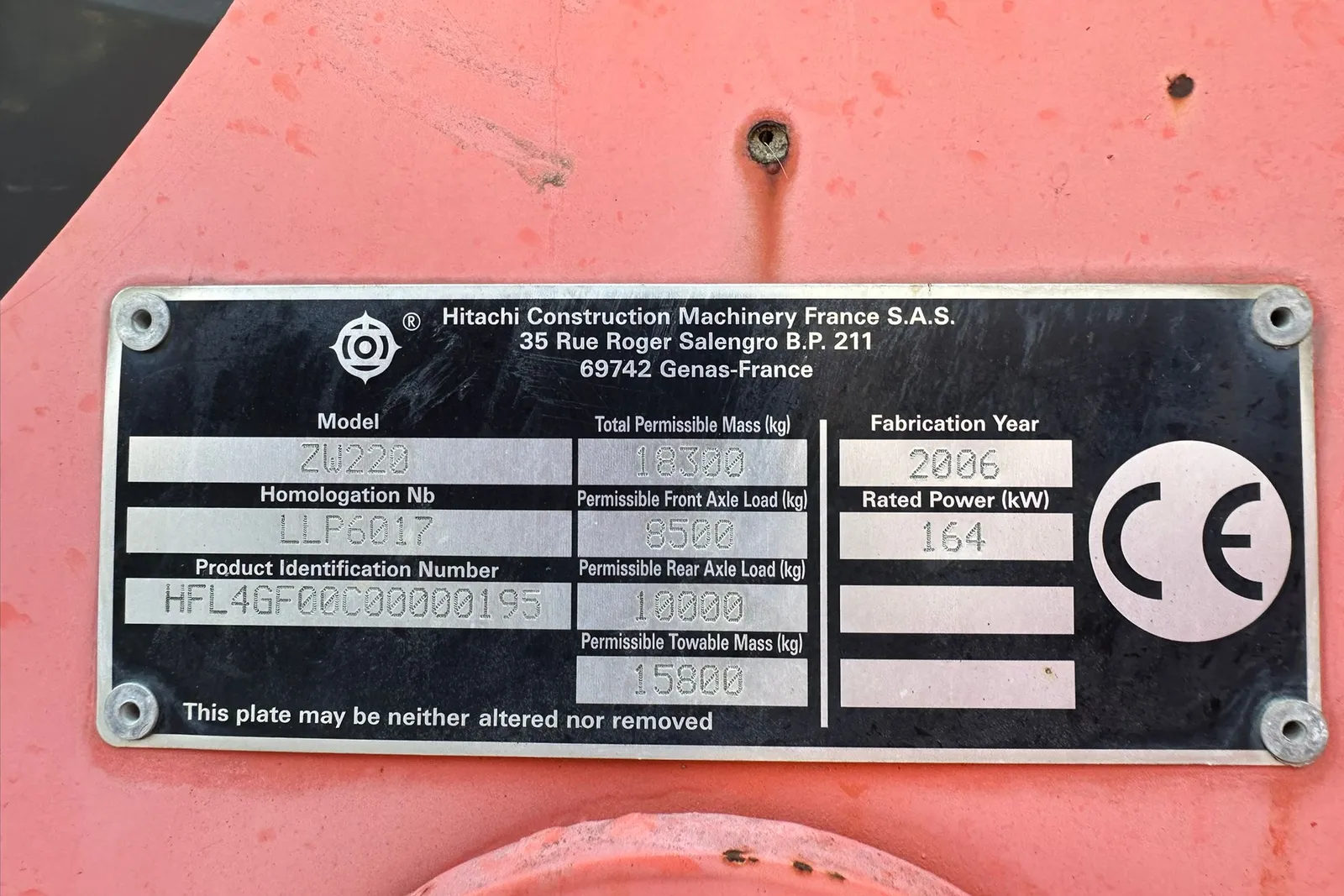 Pala caricatrice gommata Hitachi mod. ZW220 