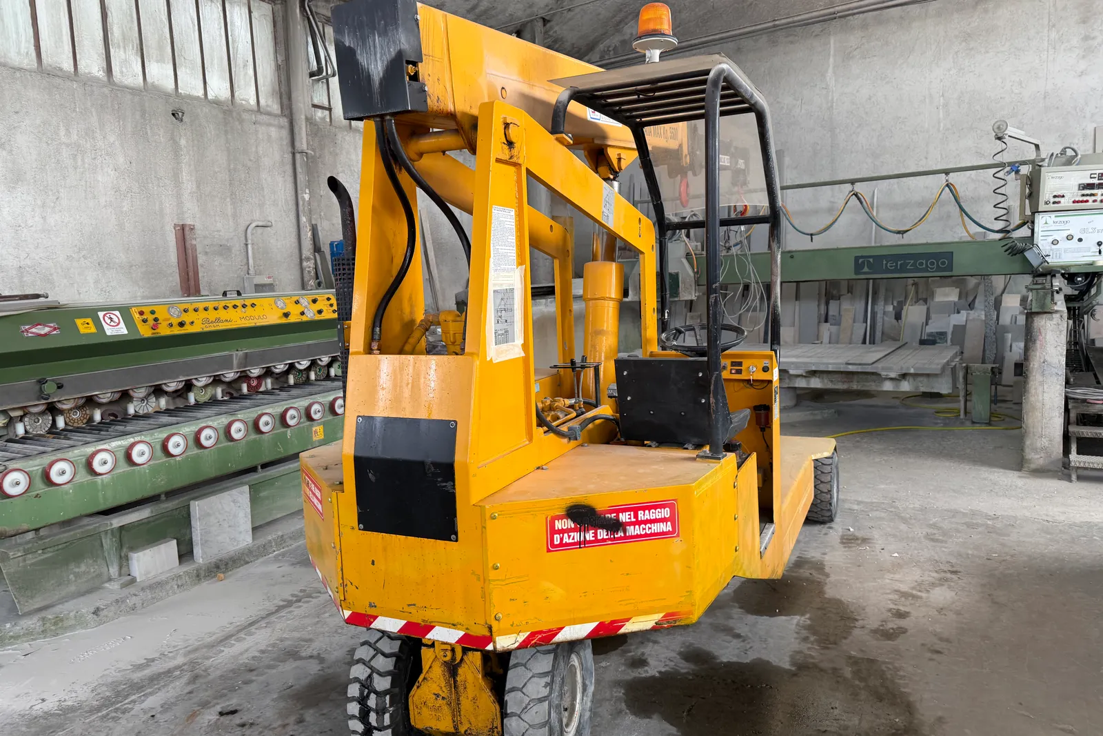 Gru Manghi (ID 32) e carrello elevatore (ID 33)