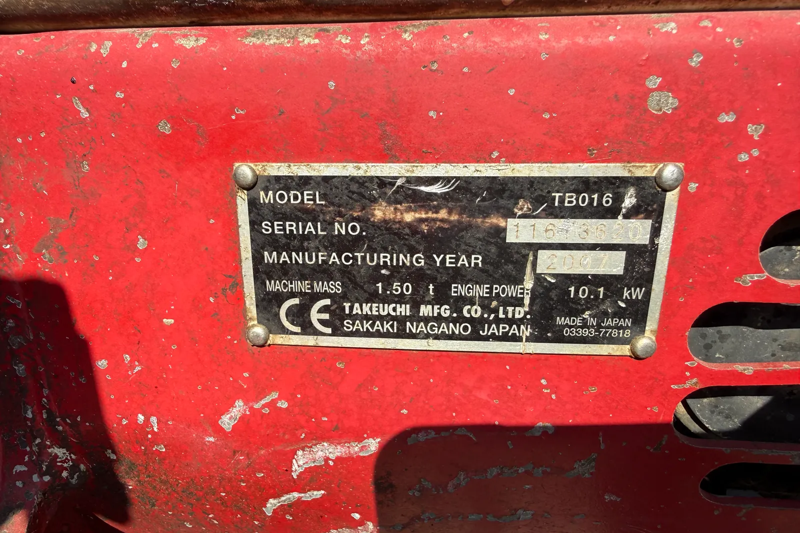 Miniescavatore cingolato Takeuchi mod. TB016S completo di n. 2 benne e coppia di rampe di carico
