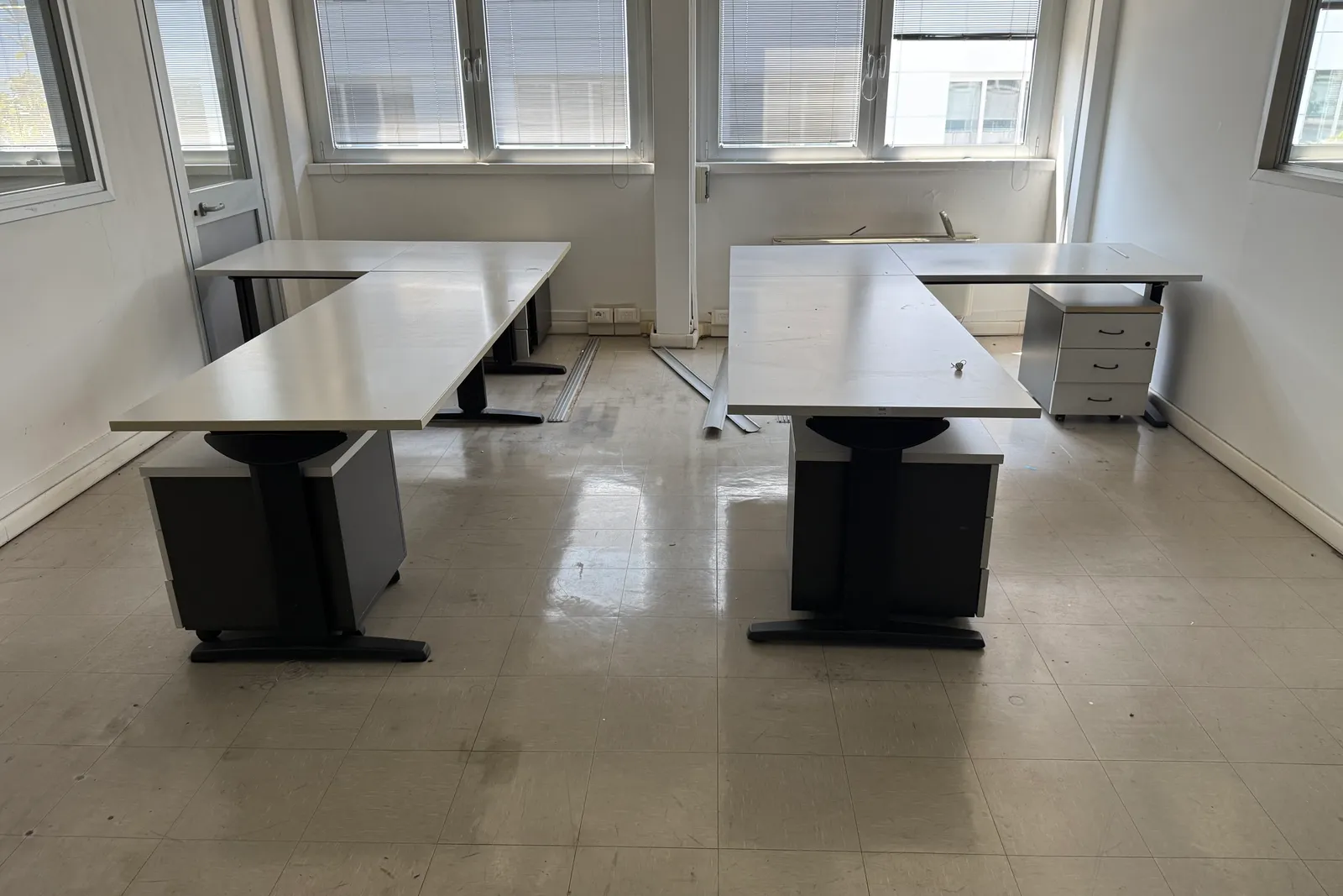 Arredi e macchine elettriche ed elettroniche da ufficio (ID da n. 31 a n. 194, oltre ID 201)