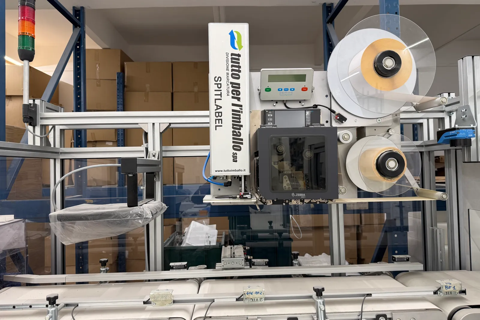 N. 2 magazzini automatici Pharmathek Sintesi, inclusi moduli di carico, linea di imballo e smistamento Mechatronic Machines & Systems e centralina di controllo