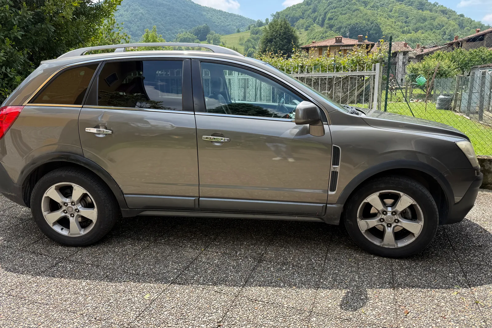 Lotto costituito da n. 2 autovetture: - Autovettura Opel Antara targata DT277DZ; - Autovettura BMW 520i targata CD700FJ