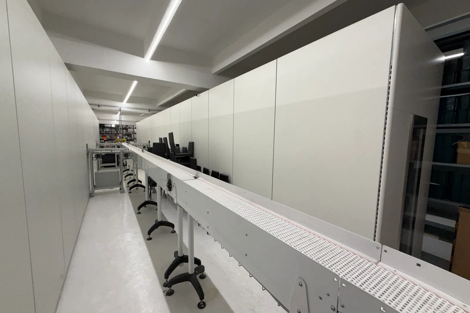 N. 2 magazzini automatici Pharmathek Sintesi, inclusi moduli di carico, linea di imballo e smistamento Mechatronic Machines & Systems e centralina di controllo