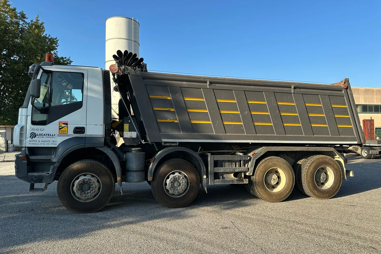 Autocarro ribaltabile Iveco Magirus A410T/Colombo targato DA178NZ