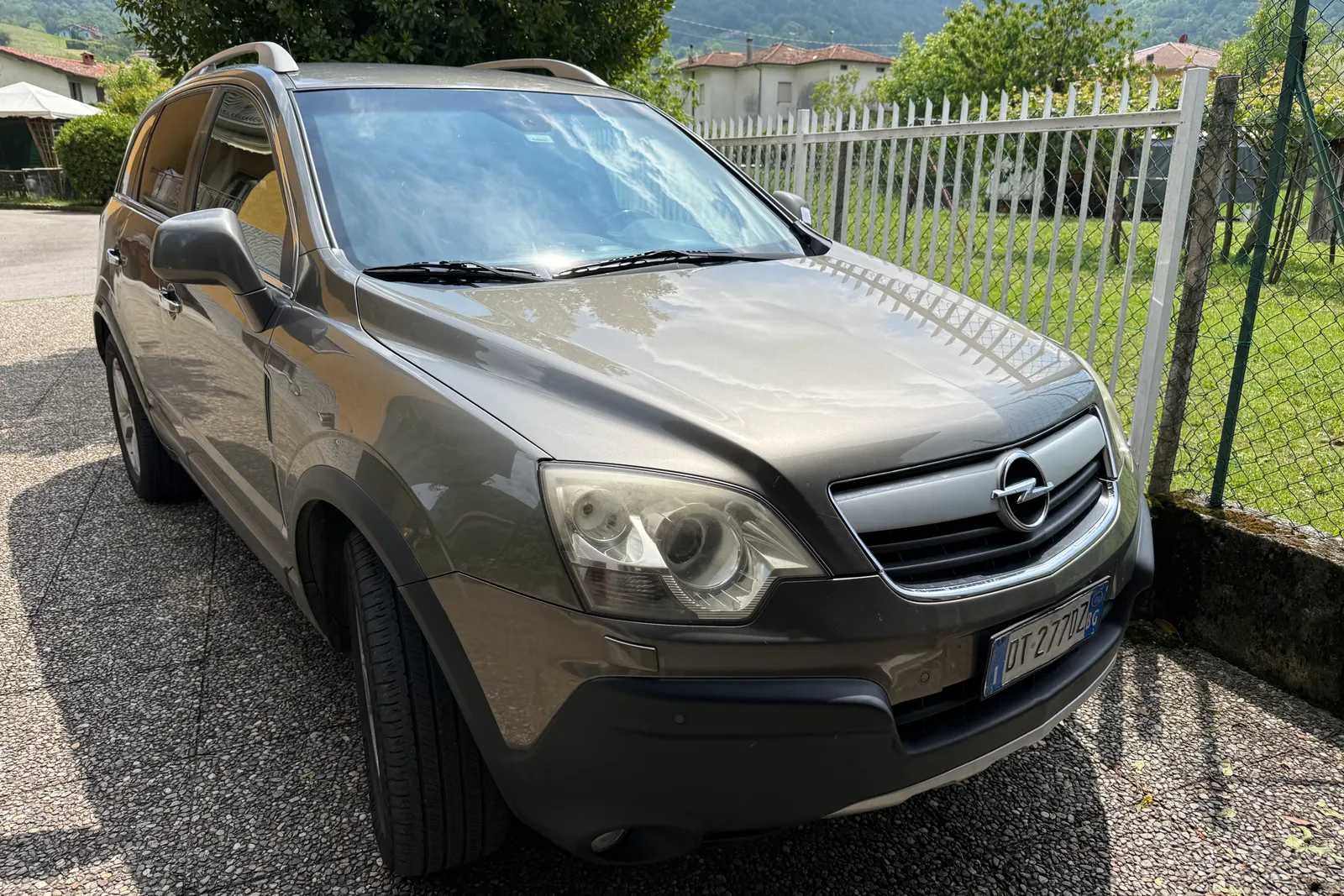 Lotto costituito da n. 2 autovetture: - Autovettura Opel Antara targata DT277DZ; - Autovettura BMW 520i targata CD700FJ