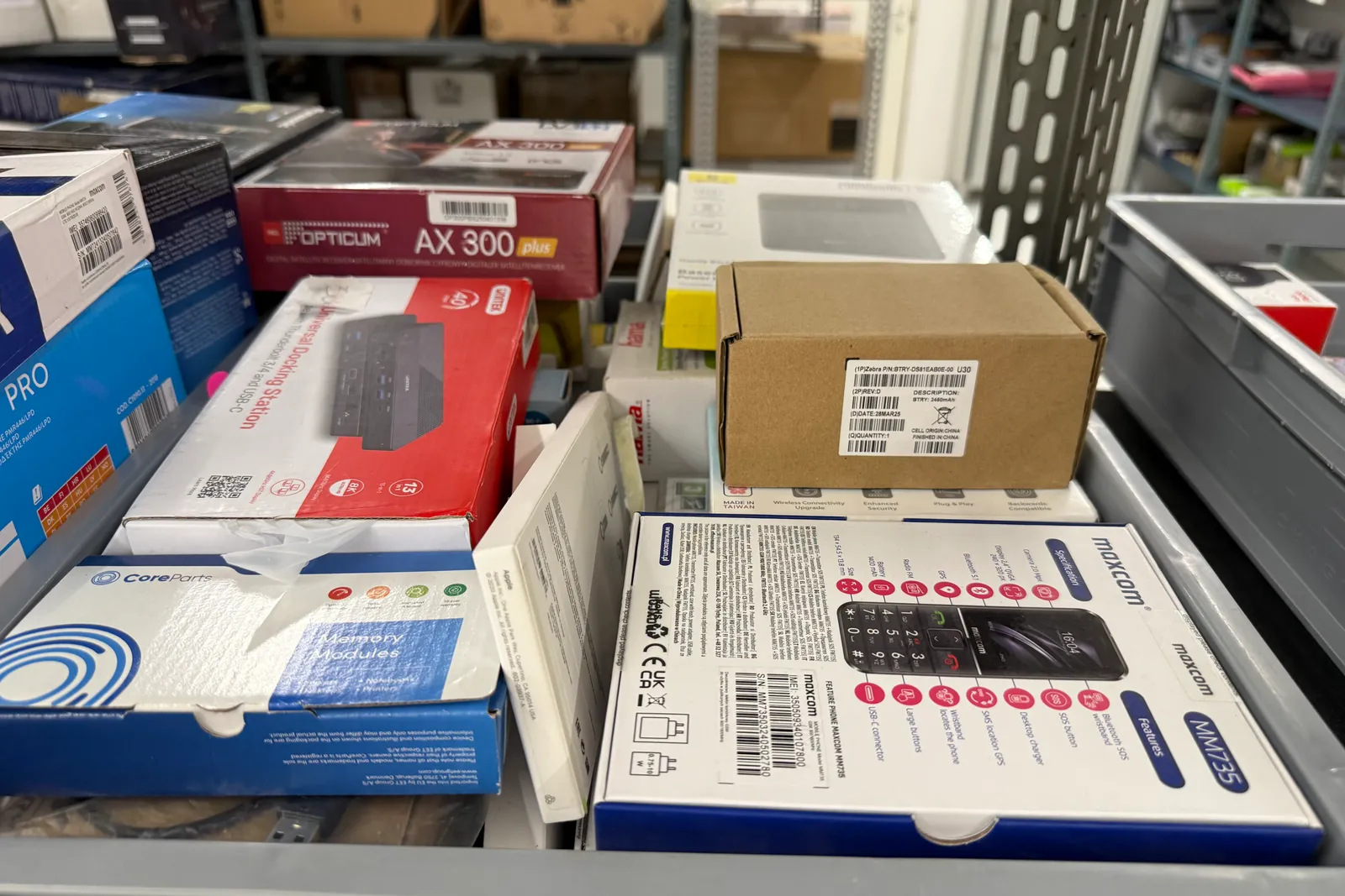 Stock prodotti, batterie, imballaggi, arredi e varie