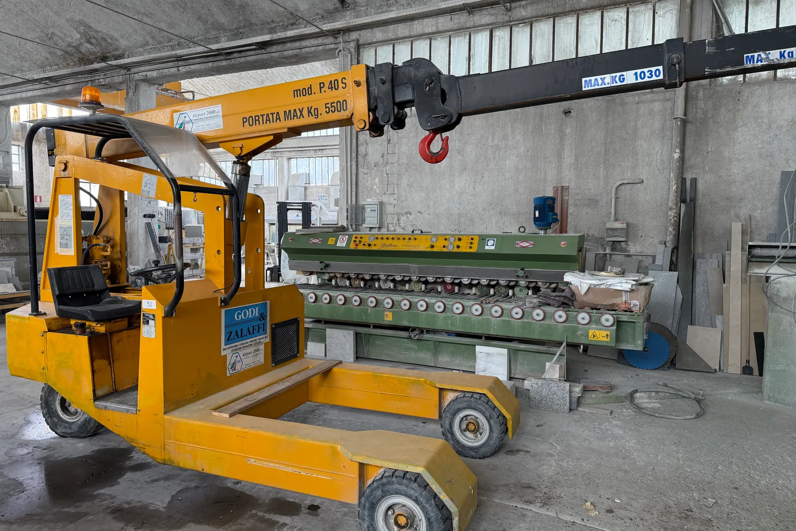 Gru Manghi (ID 32) e carrello elevatore (ID 33)