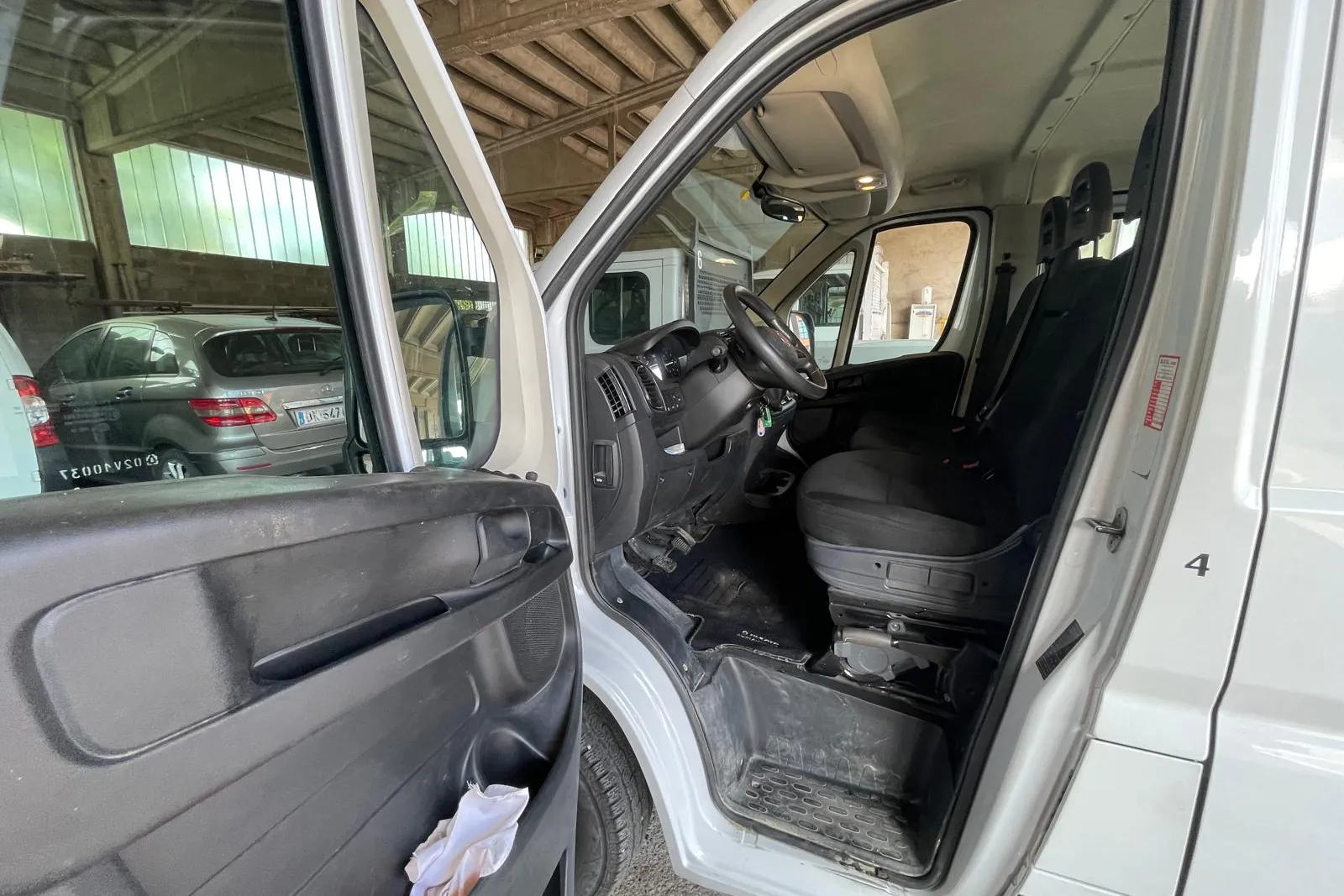 Fiat Ducato targato GJ162BZ