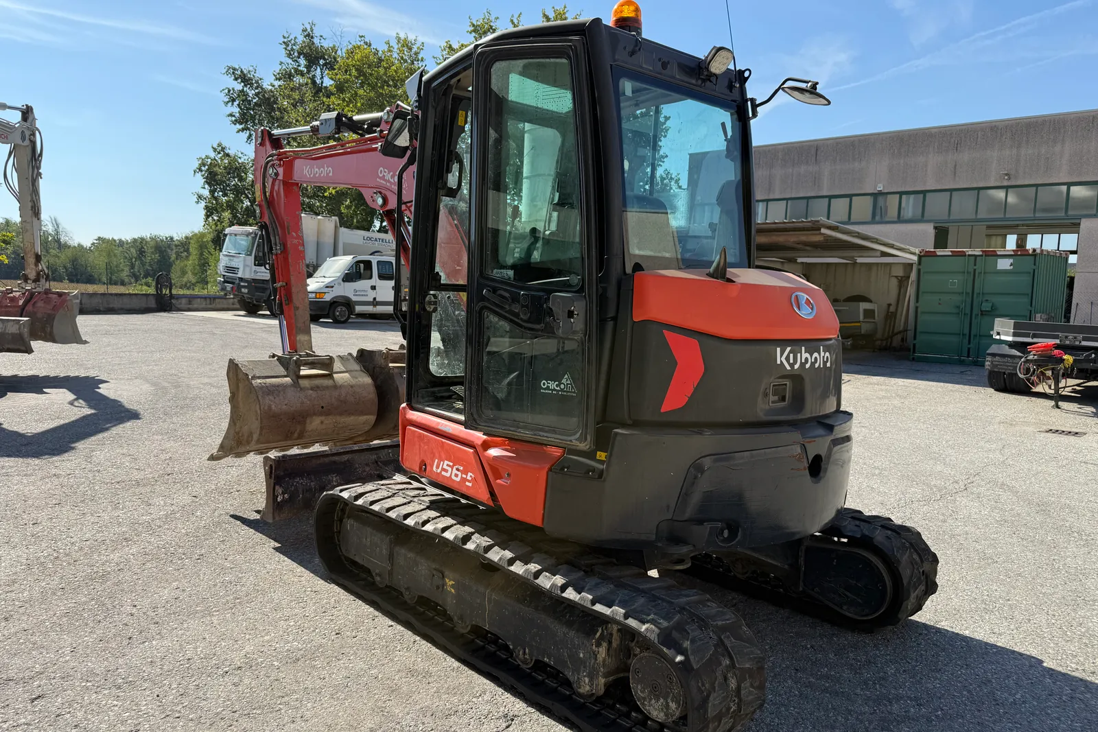 Escavatore Kubota mod. U56-5 completo di n. 3 benne e martello demolitore
