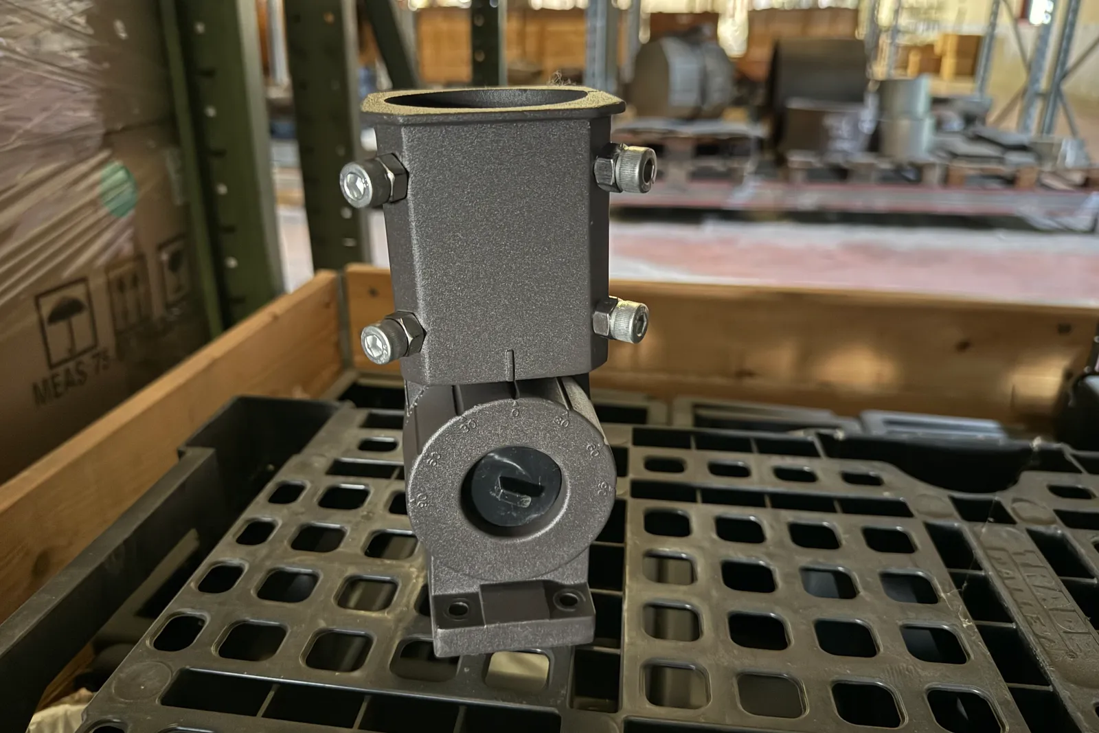 Magazzino lampade ad induzione magnetica, supporti e rimanenze