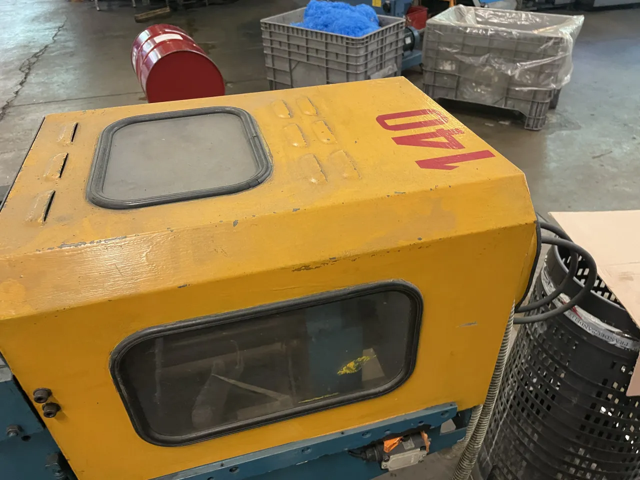 N. 1 pressa oleodinamica per stampaggio Boy mod. 15S, n. 1 pressa oleodinamica per stampaggio Boy mod. 50 T”, nastro trasportatore e tramoggia 