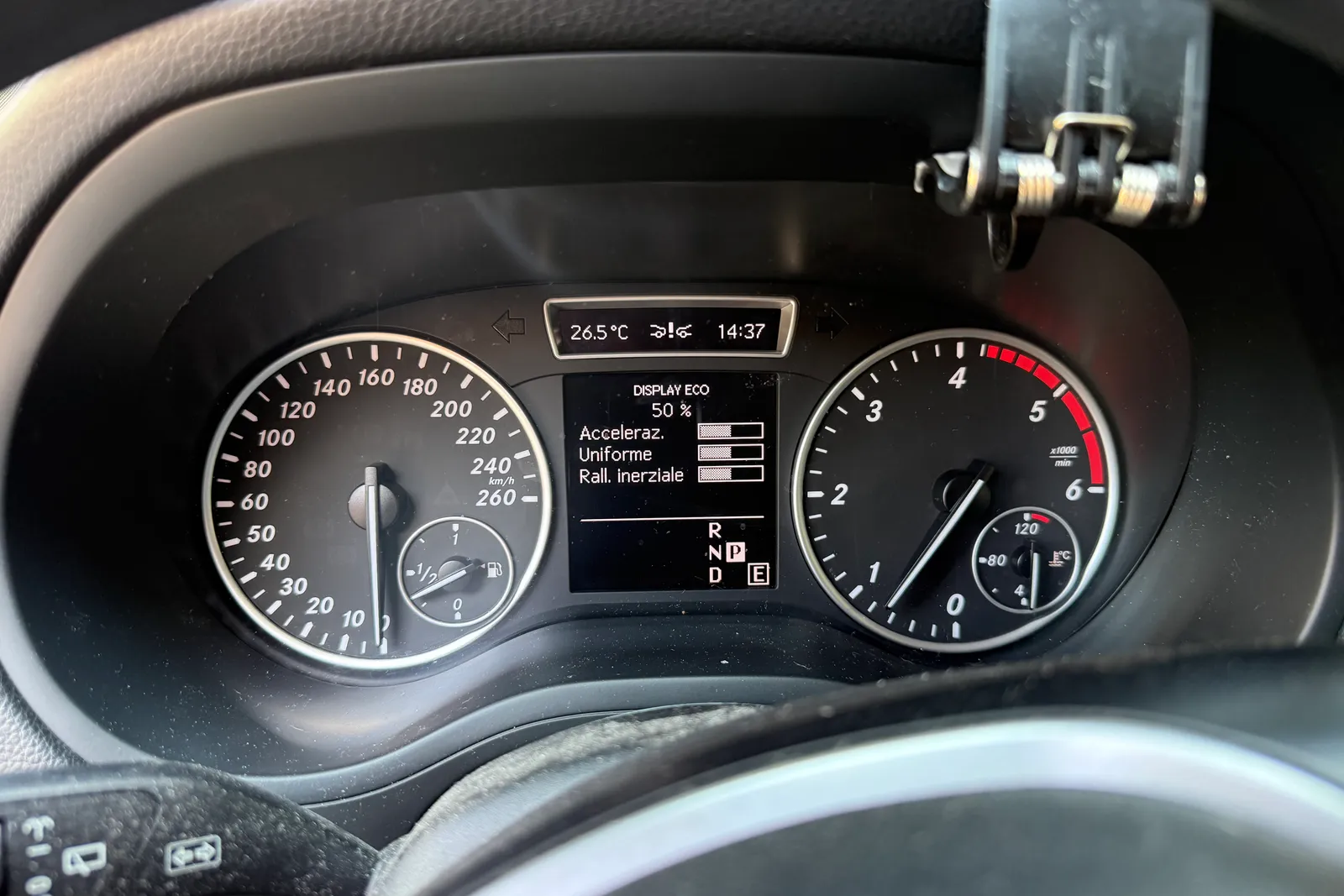 Autovettura Mercedes B 180 CDI targata ES775PG