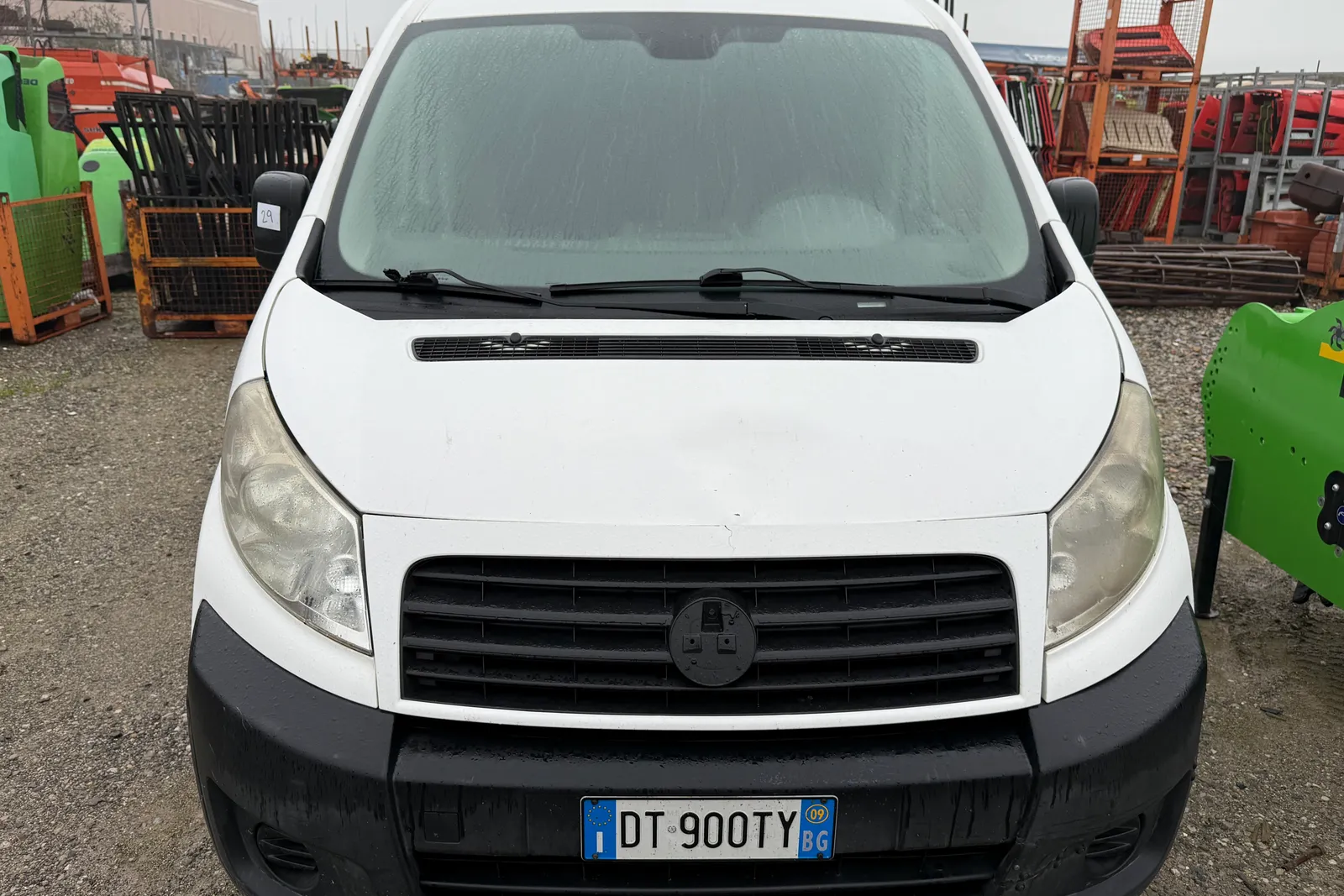 Furgone Fiat Scudo targato DT900TY