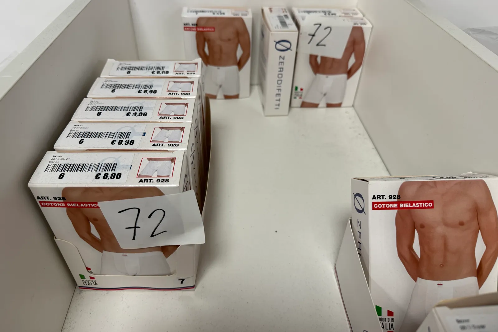 Magazzino tessuti, capi di abbigliamento e accessori – ID da n. 65 a n. 80
