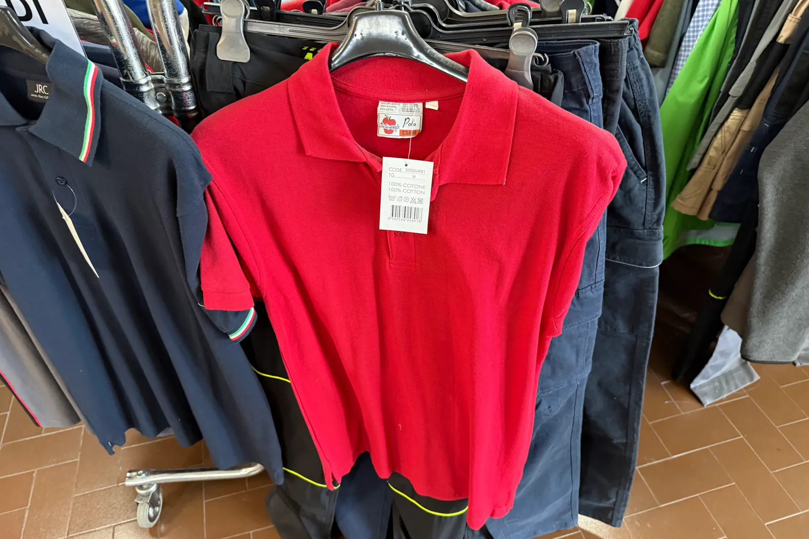 Magazzino tessuti, capi di abbigliamento e accessori – ID da n. 65 a n. 80