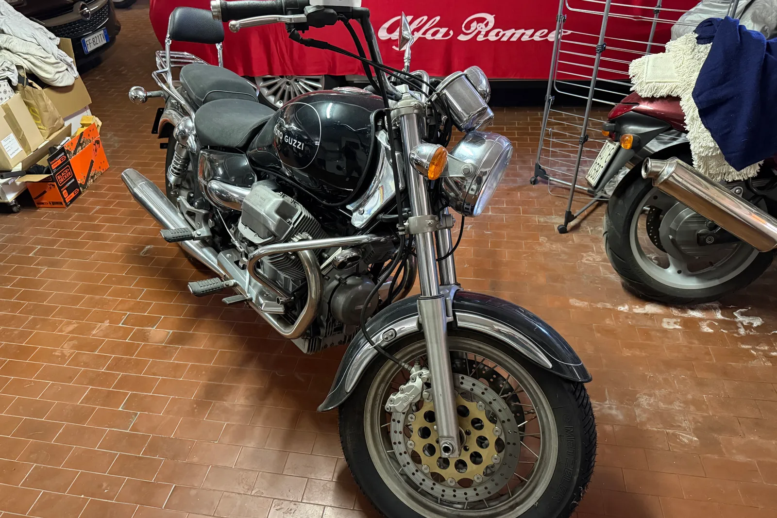 Motoveicolo Guzzi California targato AD68909