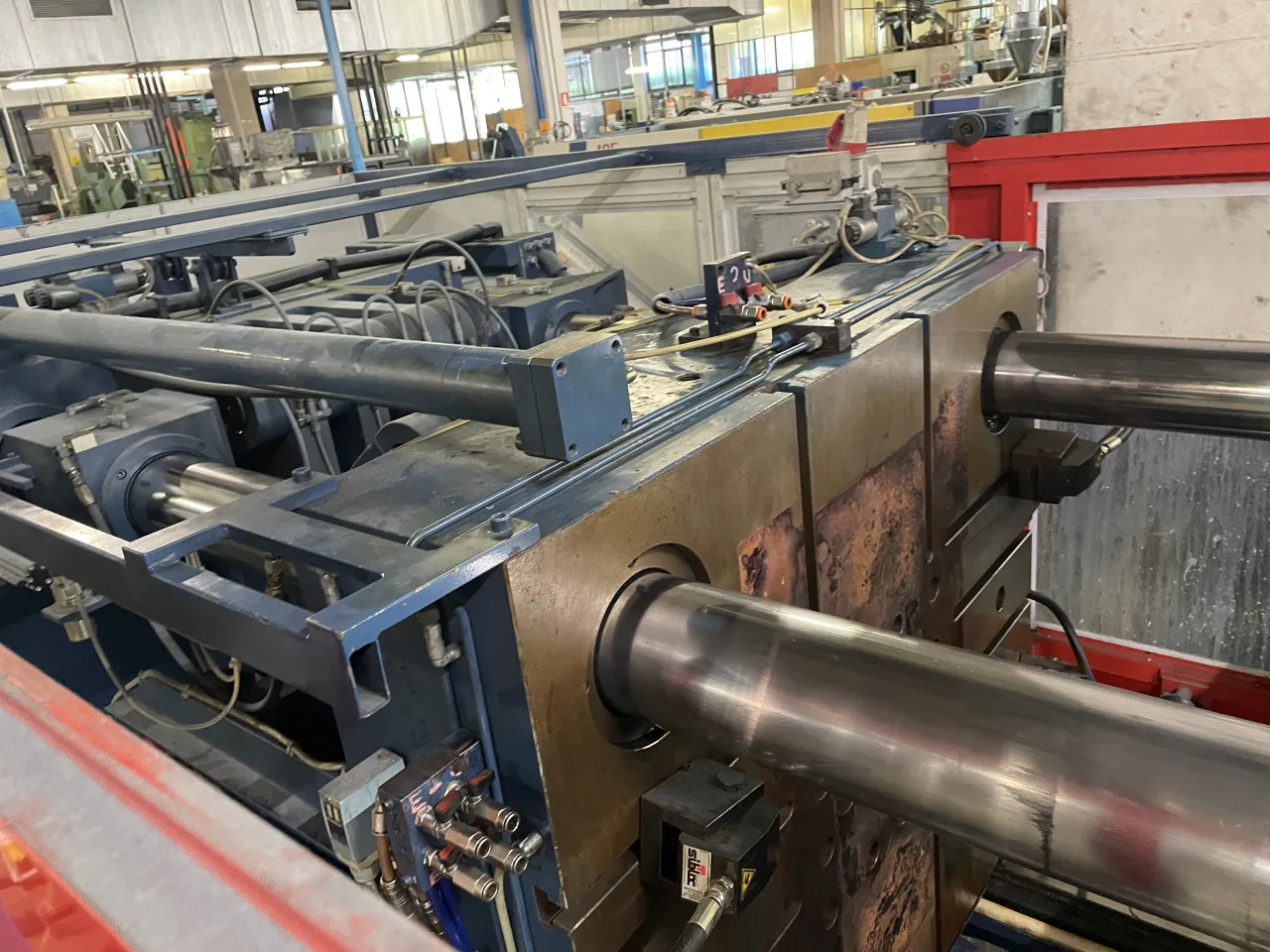 Pressa oleodinamica per stampaggio plastica Maico Presse Teks 420