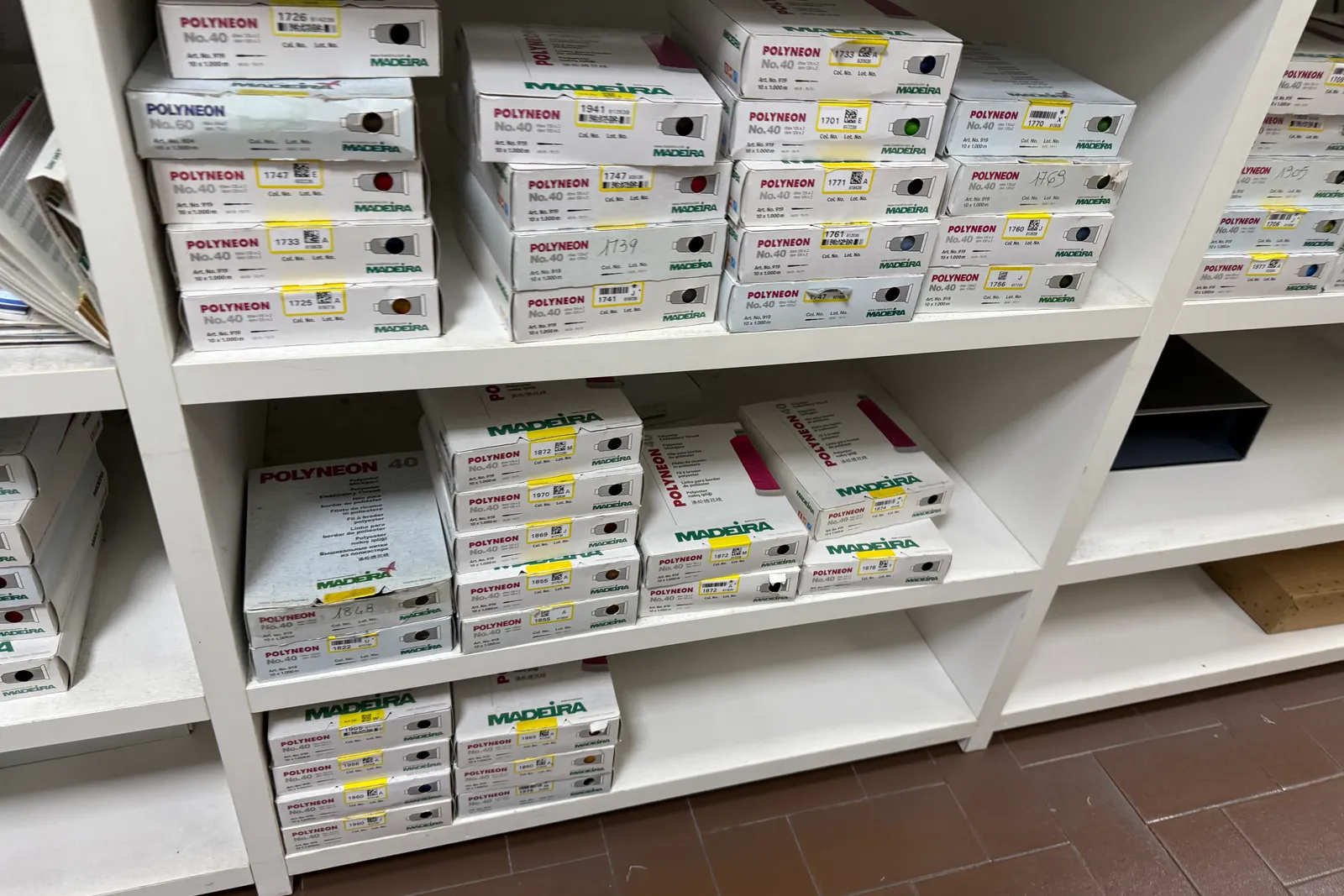 Magazzino tessuti, capi di abbigliamento e accessori – ID da n. 65 a n. 80
