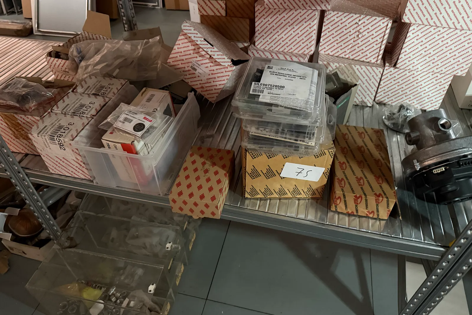 Arredi, scaffali, condizionatori, utensili e minuteria settore idraulico (esclusi ID 37 e beni asserviti all’immobile)