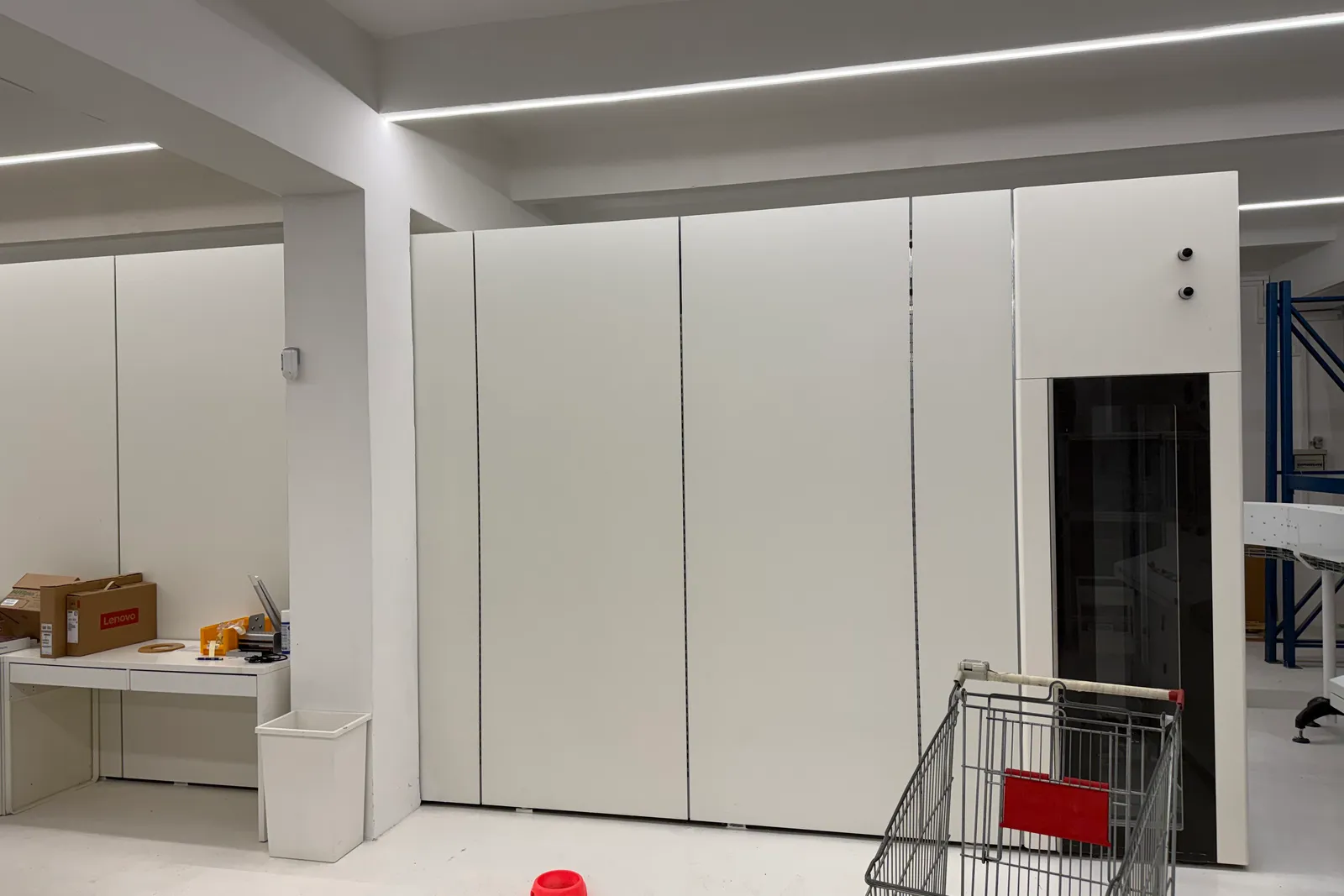N. 2 magazzini automatici Pharmathek Sintesi, inclusi moduli di carico, linea di imballo e smistamento Mechatronic Machines & Systems e centralina di controllo