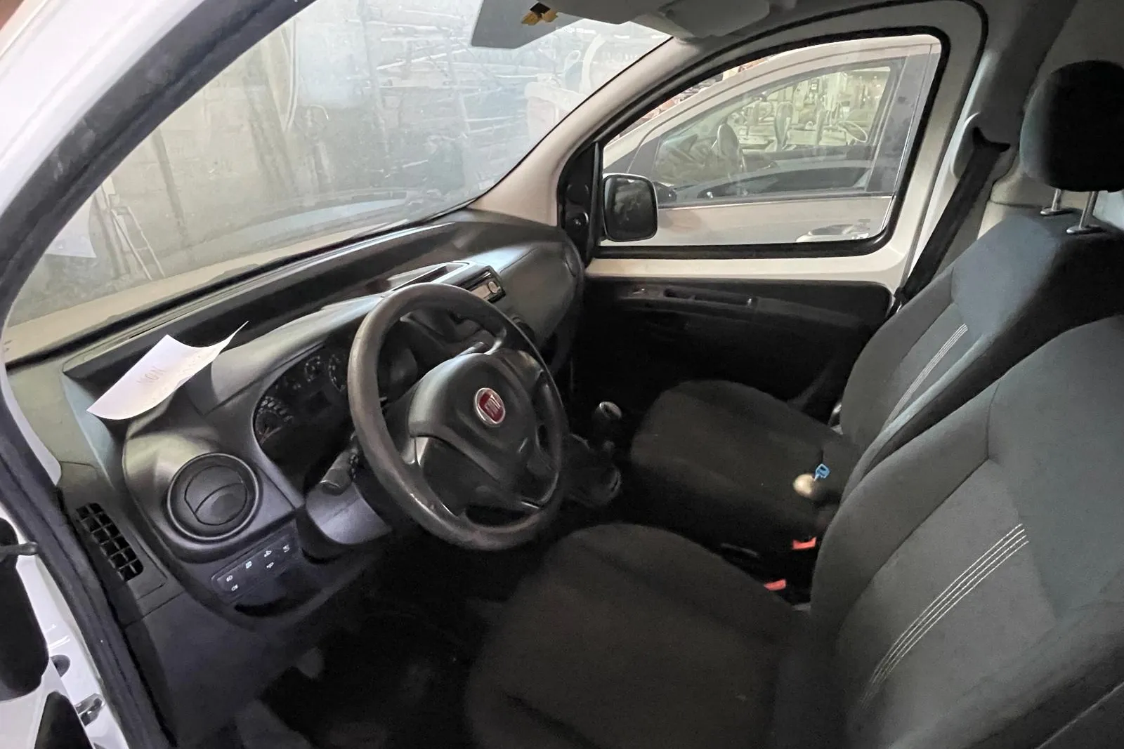 Fiat Fiorino targato FY657VM