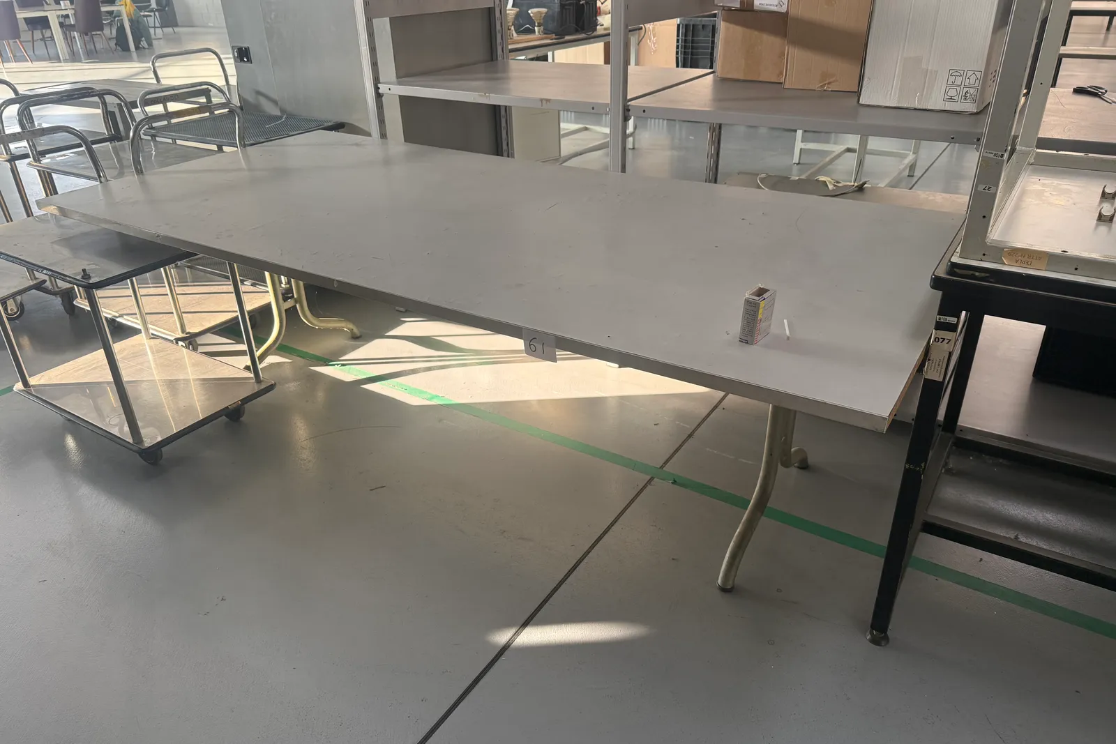 Arredi e macchine elettriche ed elettroniche da ufficio