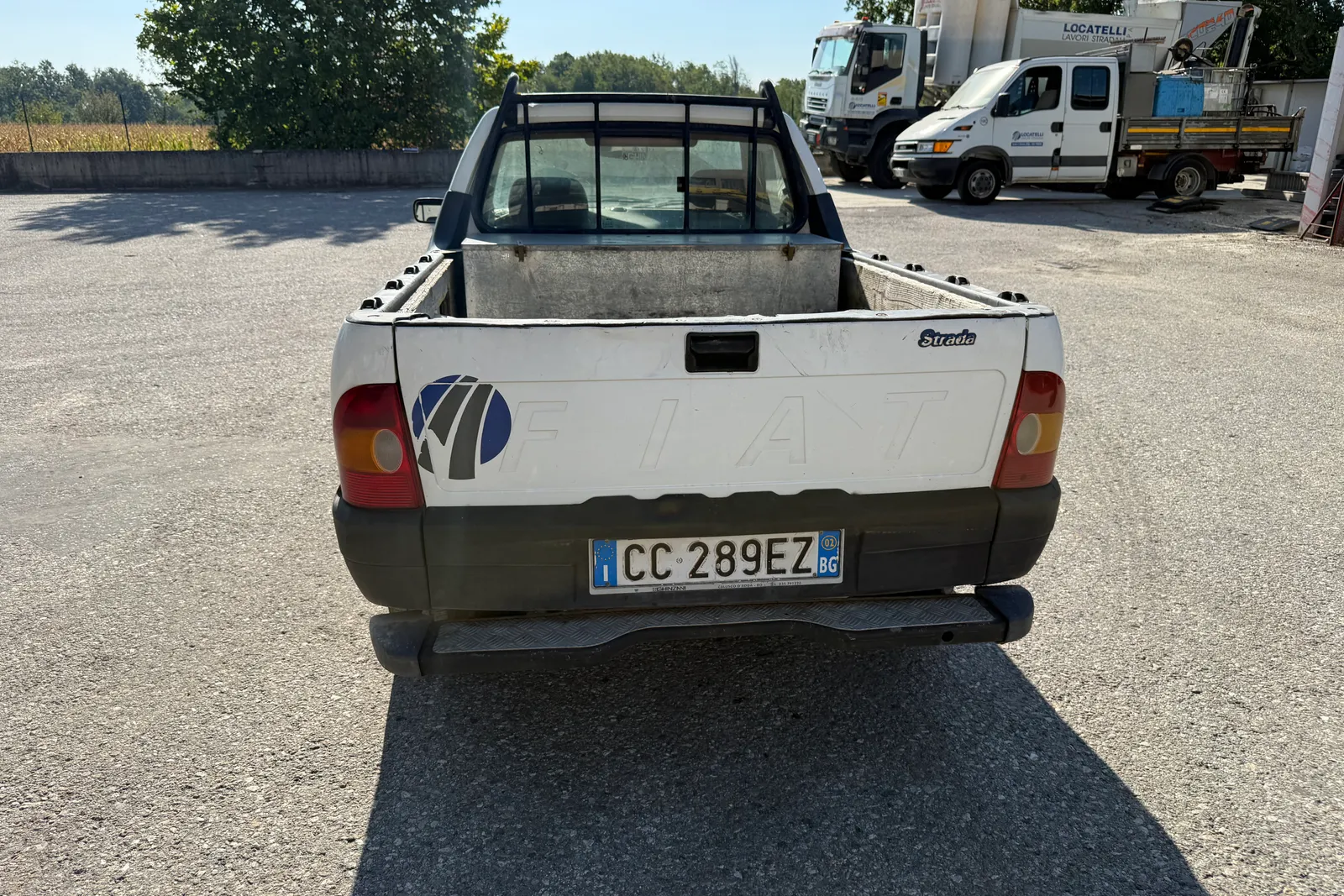 Autocarro Fiat Strada targato CC289EZ