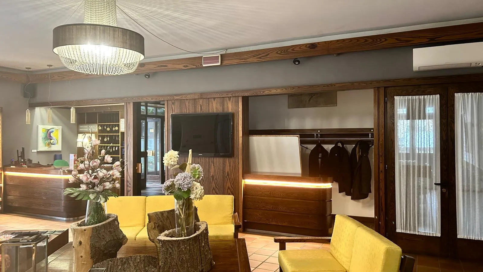 Cessione di partecipazioni del 100% del Capitale Sociale di DE.MA. Servizi S.r.l. proprietaria di uno storico e rinomato Albergo, Bar e Ristorante sotto l'insegna "Bella Venezia"