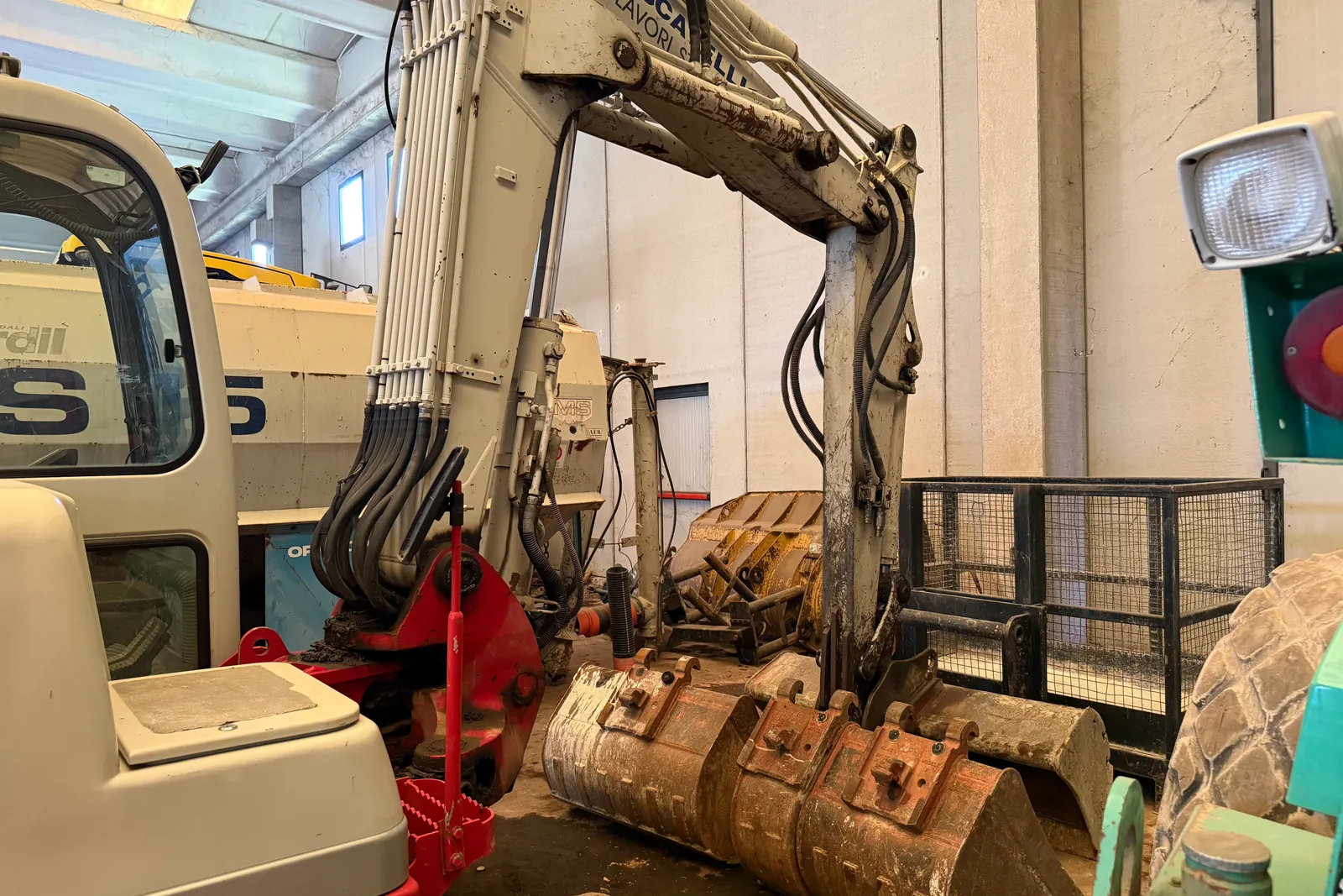 Escavatore cingolato Takeuchi mod. TB175 completo di n. 3 benne