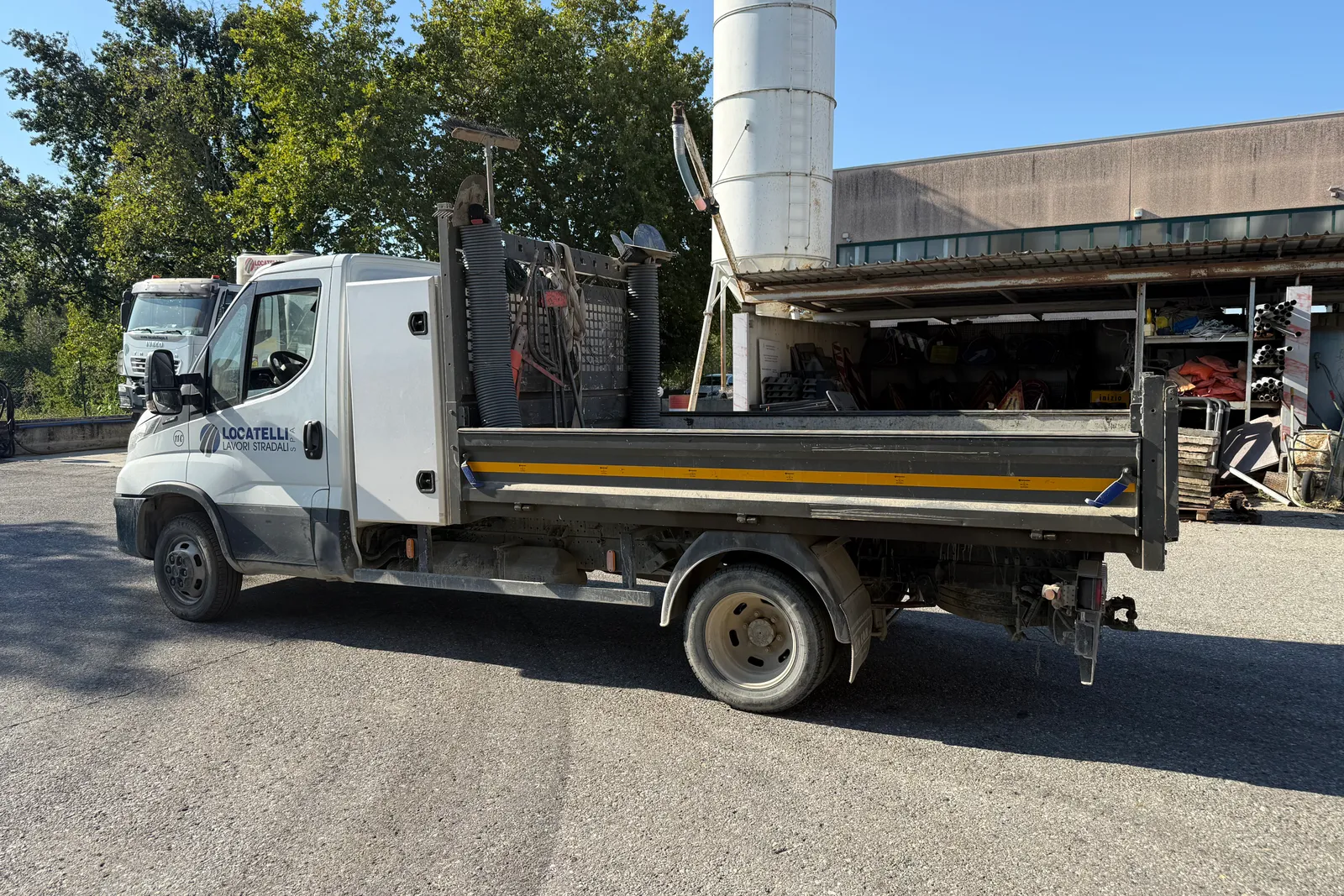 Autocarro ribaltabile Iveco Daily (35C16) targato GM520KP