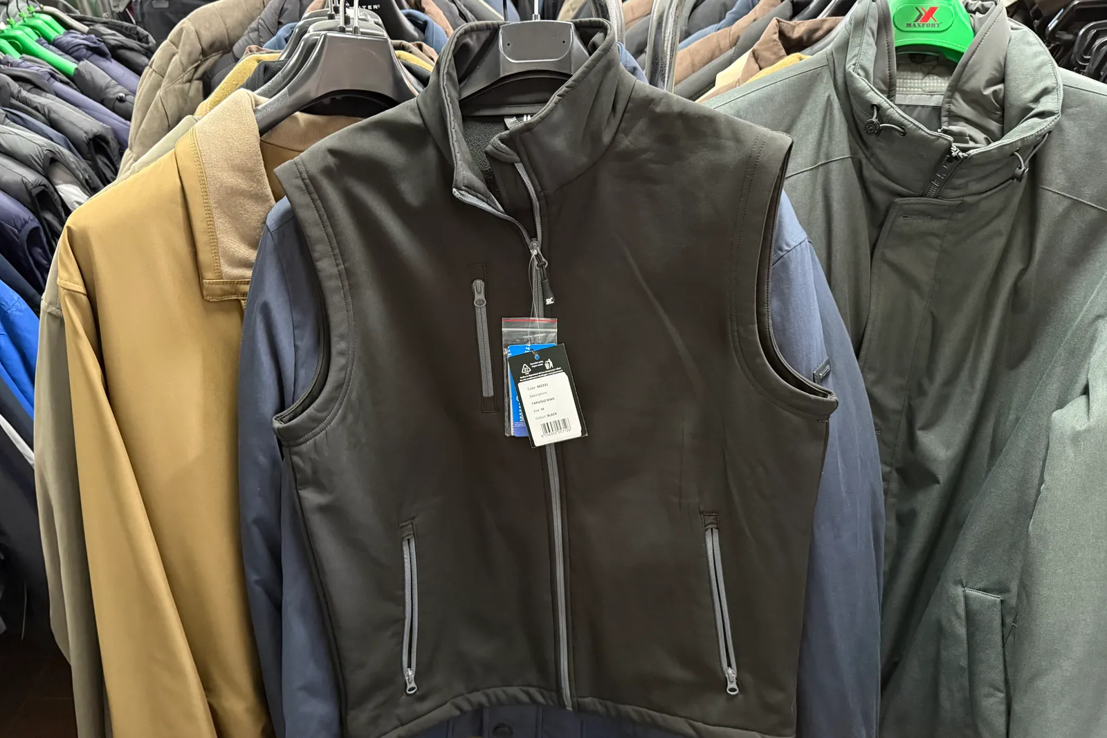 Magazzino tessuti, capi di abbigliamento e accessori – ID da n. 65 a n. 80