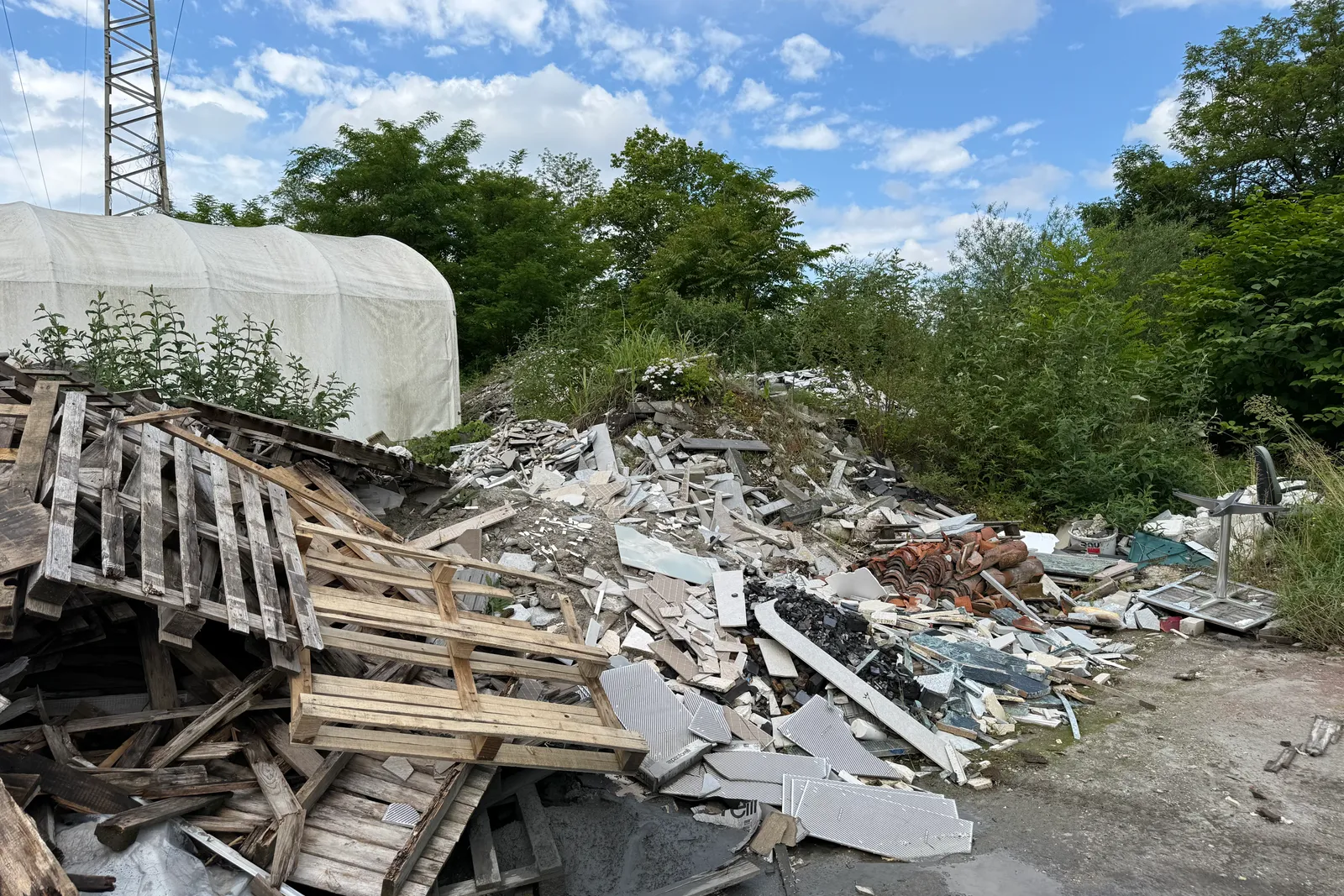 Rimanenze, strutture semifisse e macerie (ID 100, 101, 102, 103, 104)