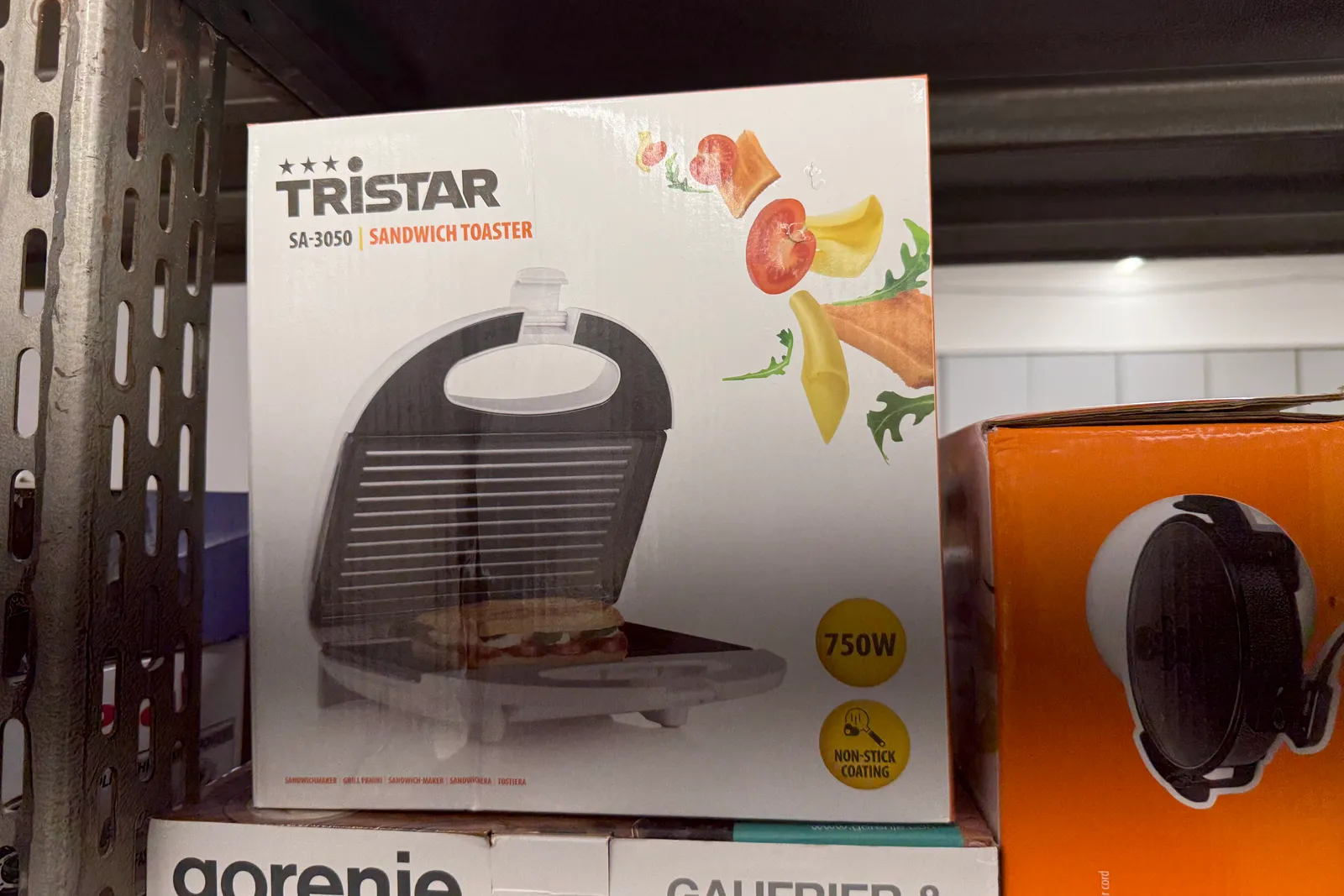 Stock prodotti, batterie, imballaggi, arredi e varie