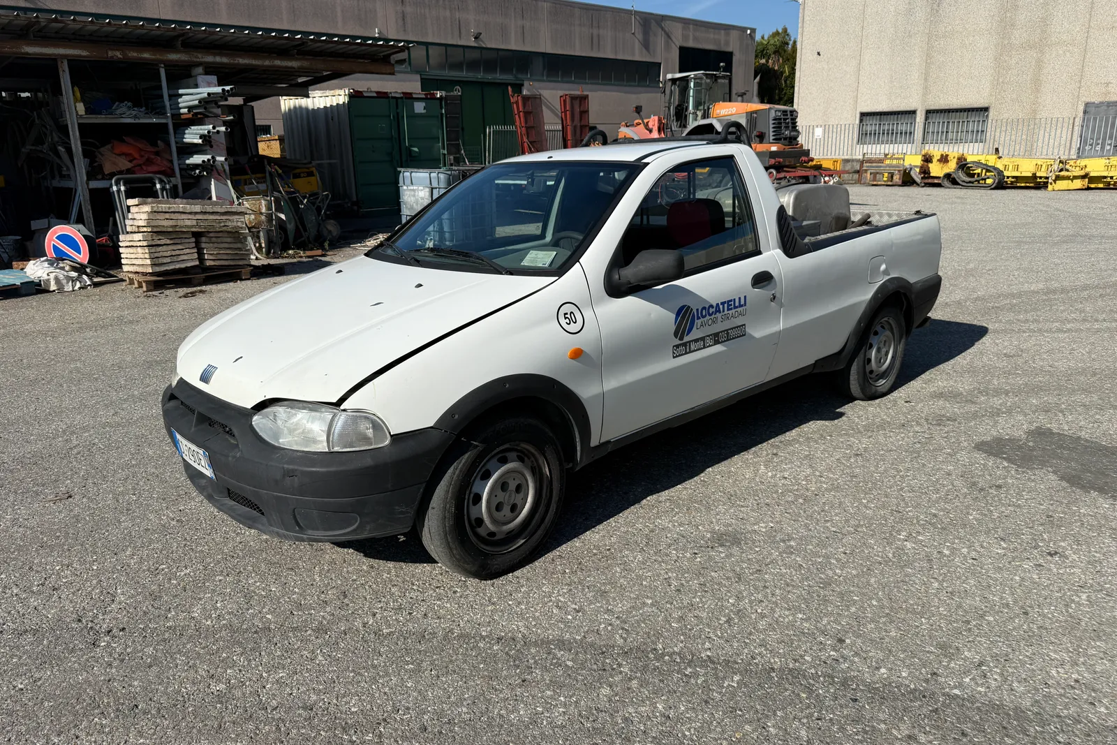 Autocarro Fiat Strada targato CZ290EZ
