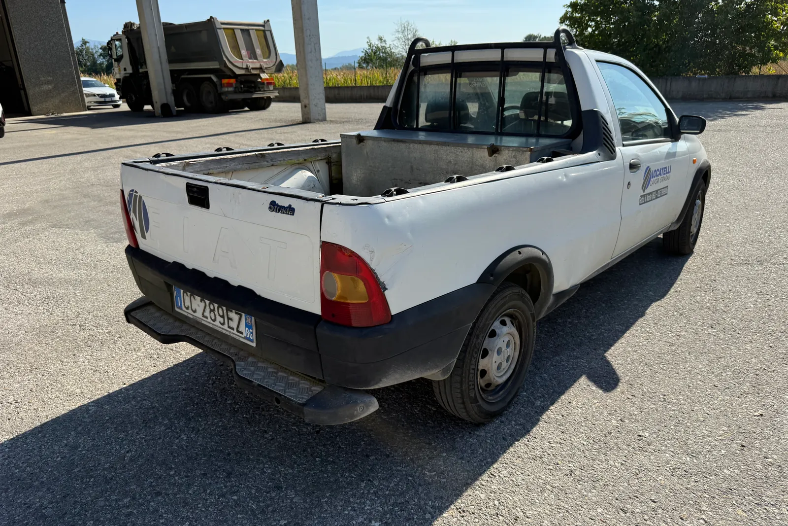 Autocarro Fiat Strada targato CC289EZ