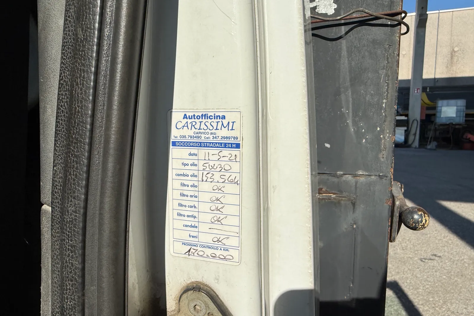 Autocarro ribaltabile Iveco Daily (35E4) targato DJ175EL