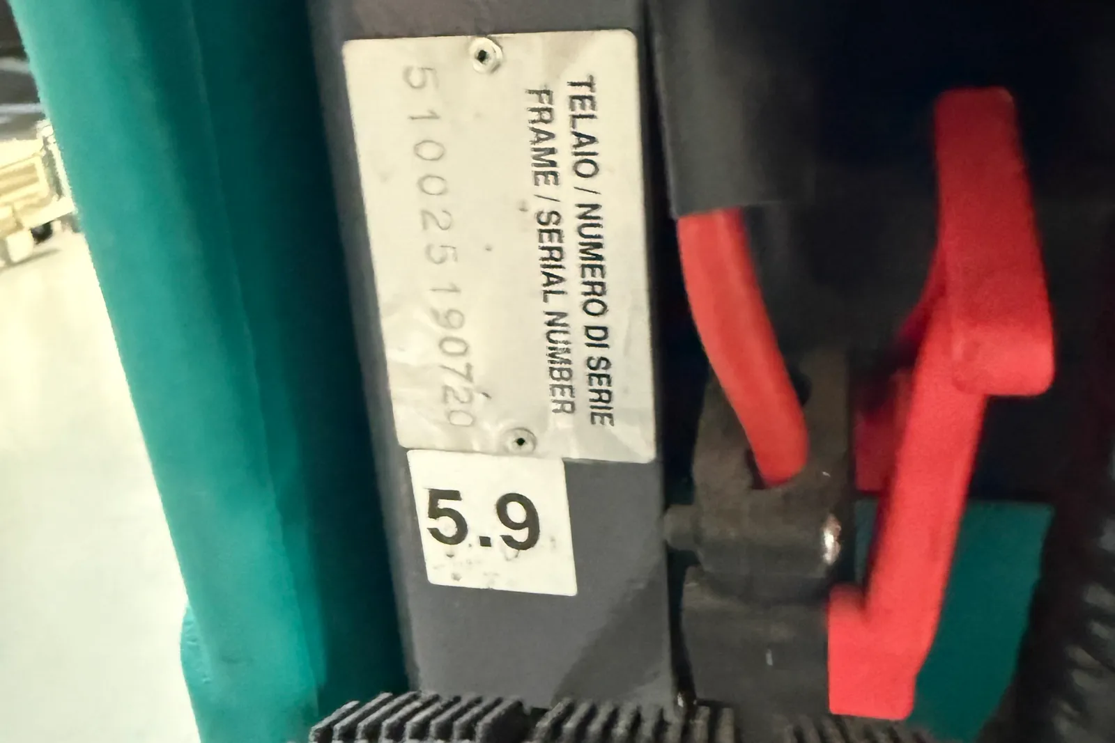 N. 3 transpallet, carrello, lavaasciuga pavimenti, carrello porta utensili Beta