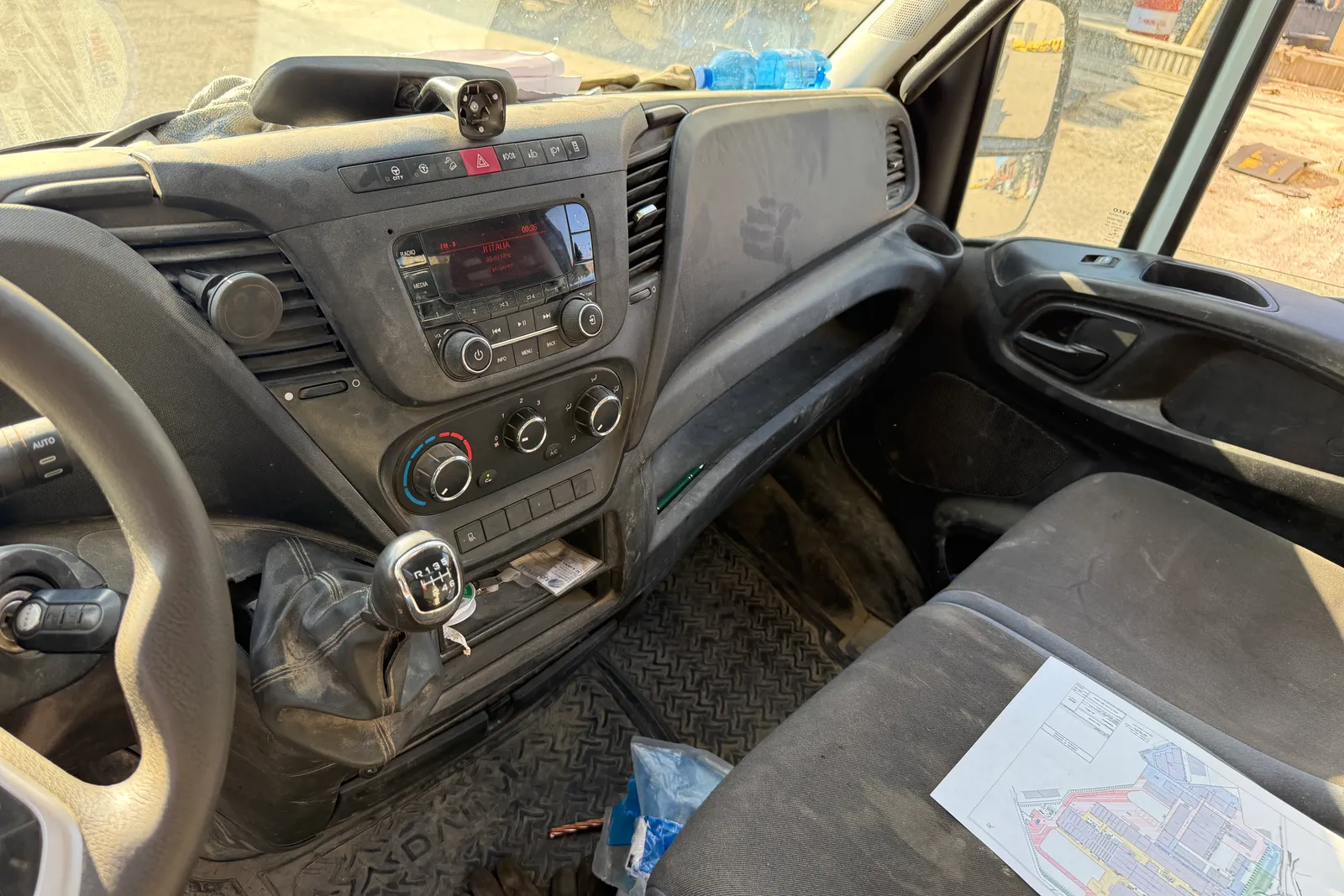 Autocarro ribaltabile Iveco Daily (35C16) targato GM520KP