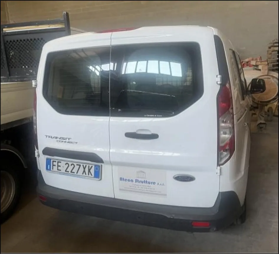 Autocarro Ford Transit Connect targato FE227XK