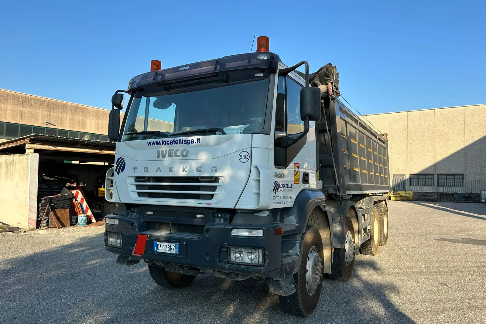 Autocarro ribaltabile Iveco Magirus A410T/Colombo targato DA178NZ