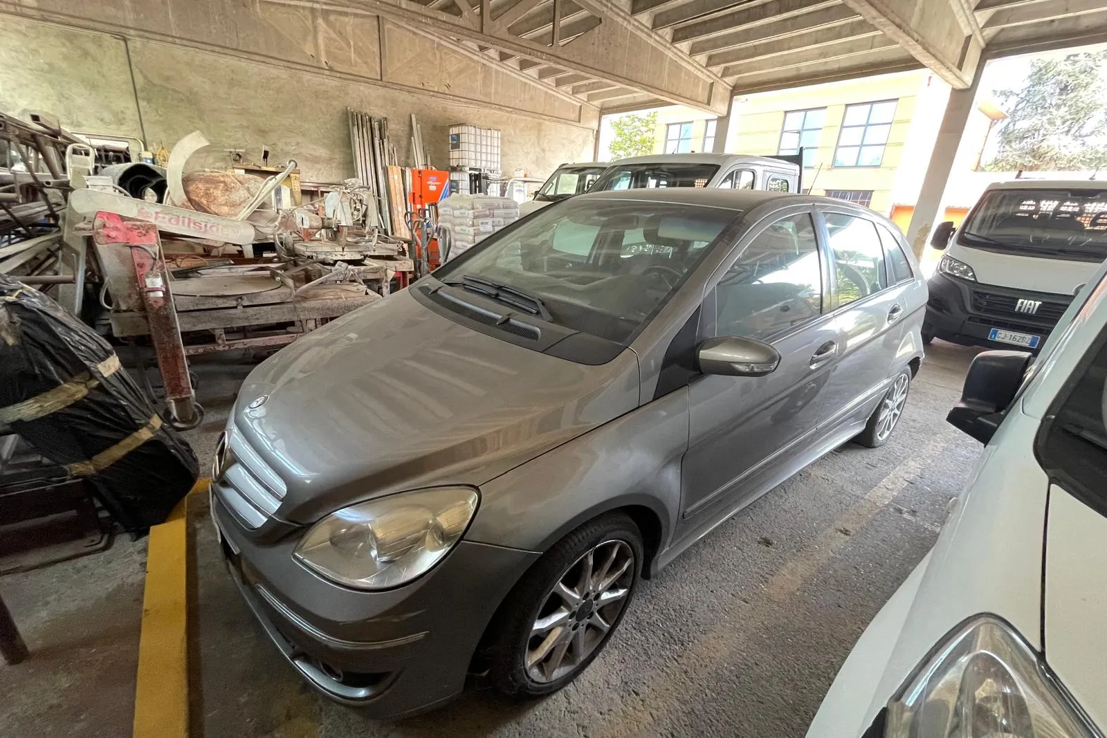 Autovettura Mercedes Classe B 180CDI targata DK547WW