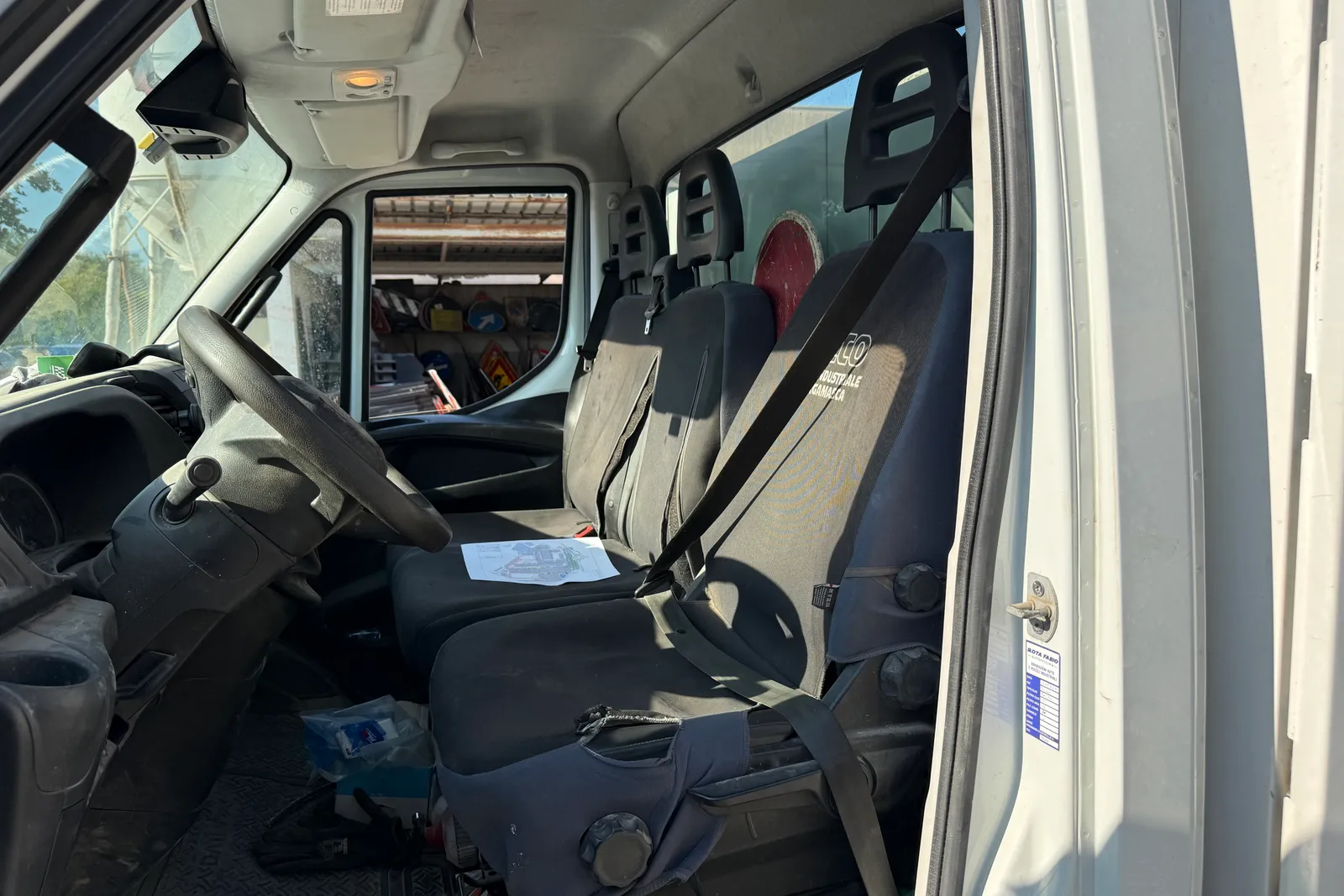 Autocarro ribaltabile Iveco Daily (35C16) targato GM520KP