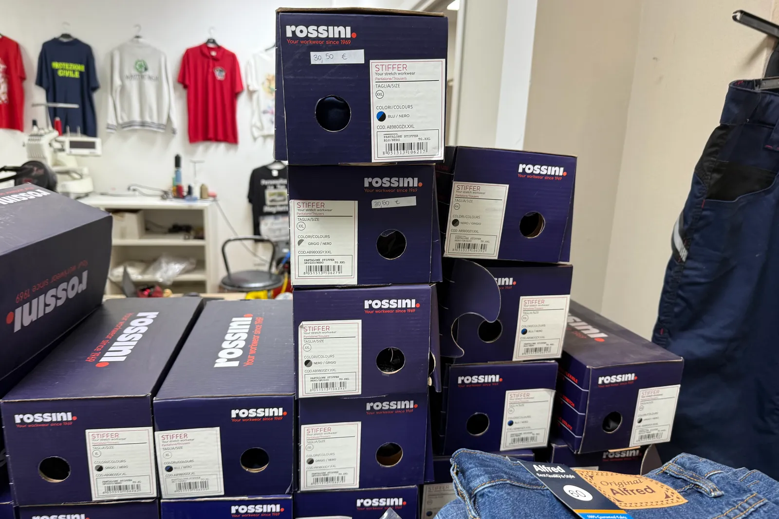 Magazzino tessuti, capi di abbigliamento e accessori – ID da n. 65 a n. 80
